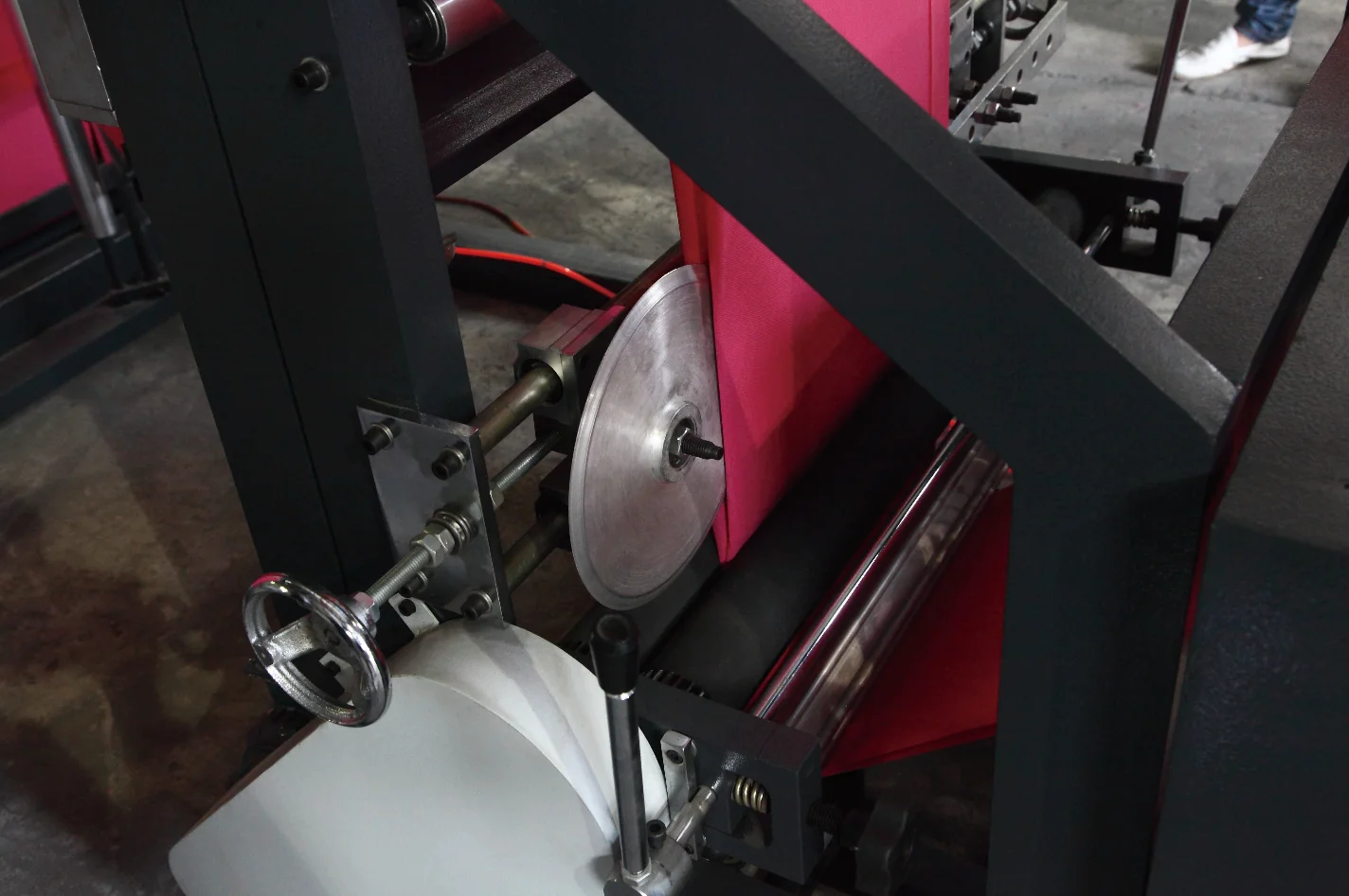 Taiwan Ultrasonic tshirt bag making machine for making non woven bags