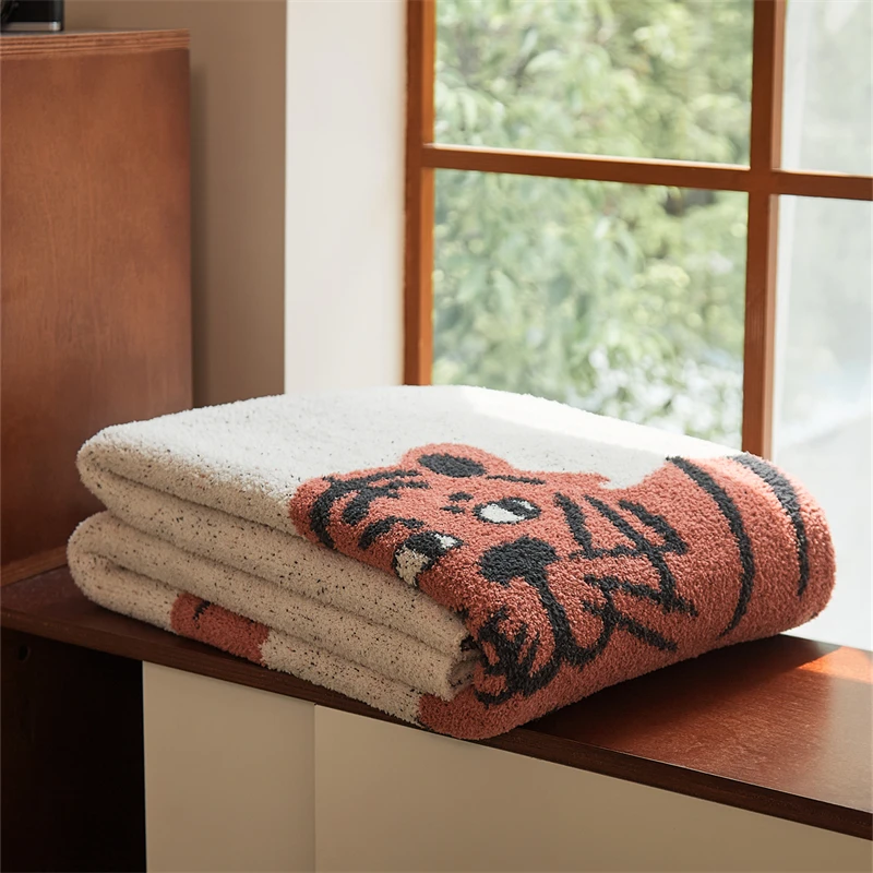 Cute pink tiger Knitted Blanket Soft and Comfortable Made of 100% Polyester Fiber Suitable for Multiple Occasions FSH
