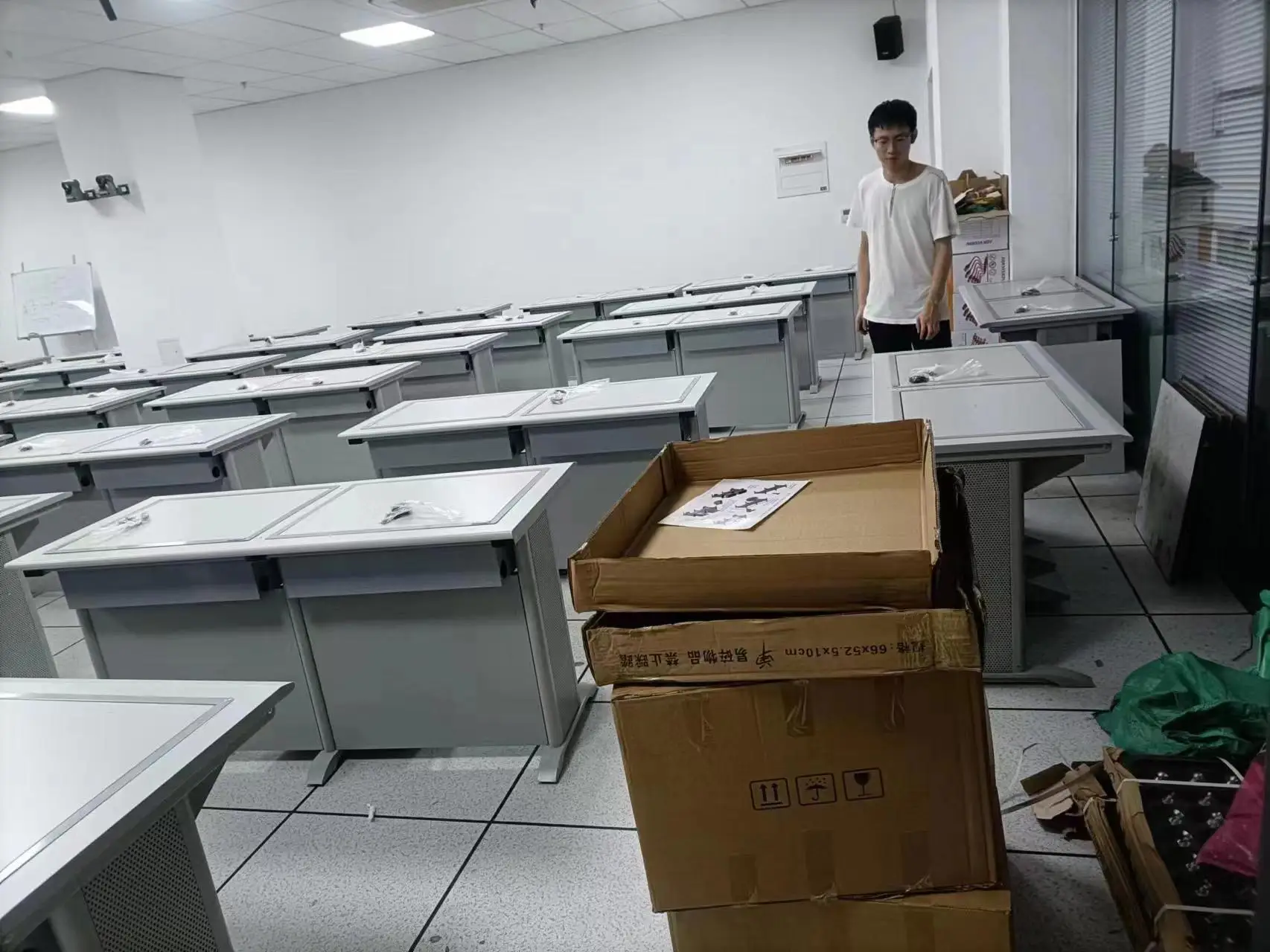 Китайский производитель оптовая продажа компьютерная лабораторная мебель Двухместный откидной компьютерный стол для студентов школьная