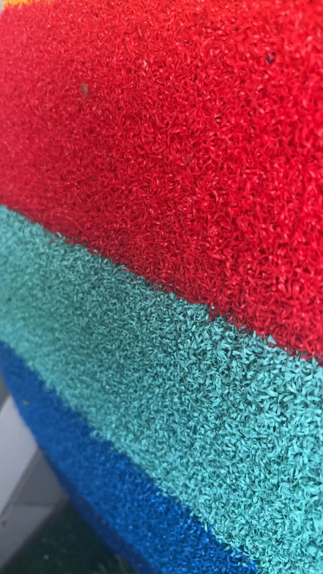 New design knee protection shock padded absorbing artificial grass astro turf for gym sports fitness flooring