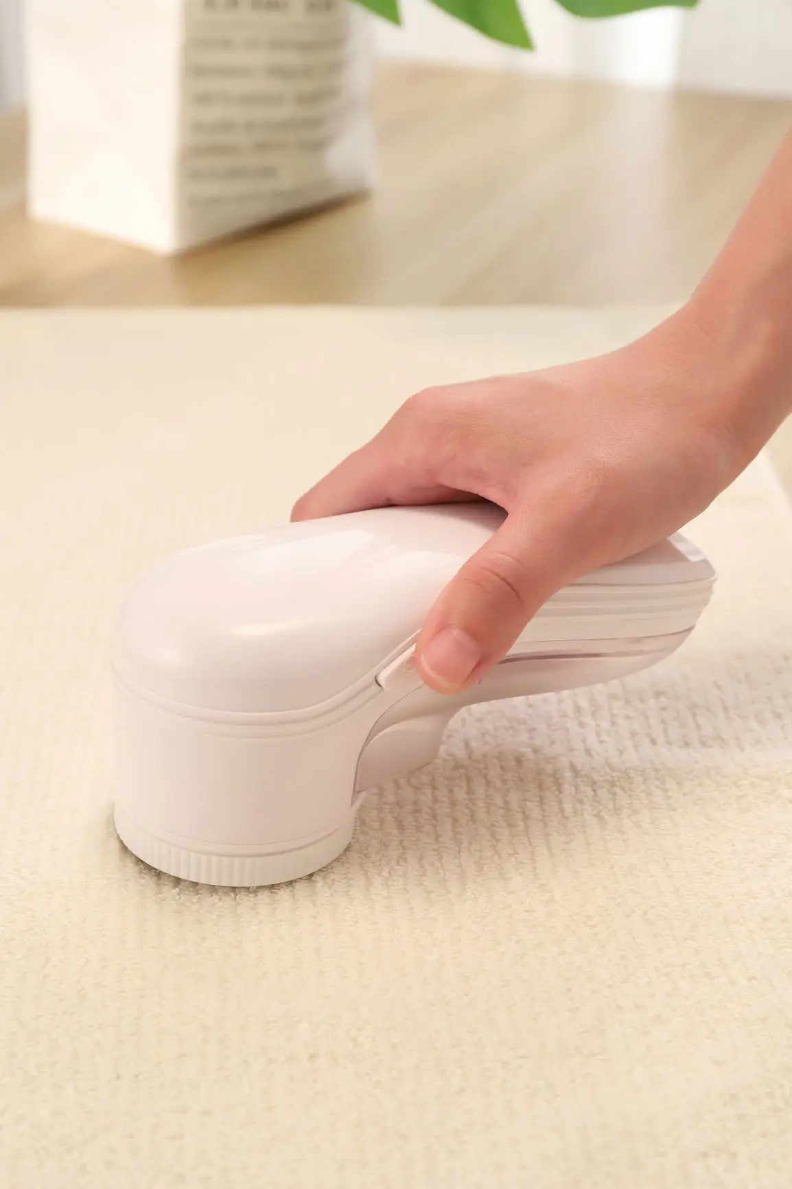 Hot sell wireless battery electric automatic small fabric shaver electric portable lint remover