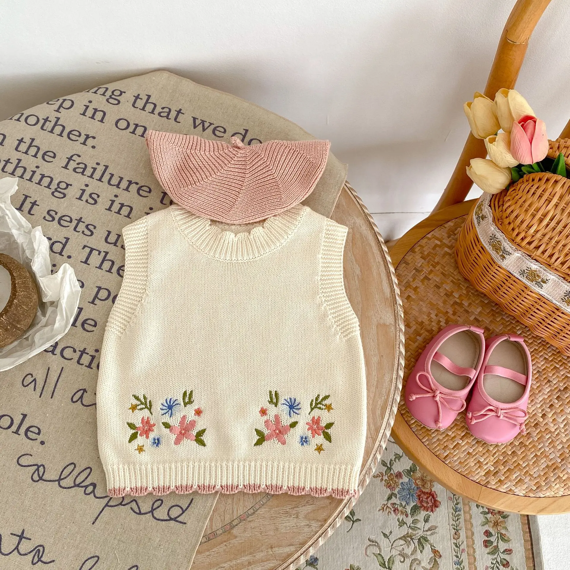 2024 Autumn infants Cute embroidered round neck pullover vest cotton knitted sweater for baby girl