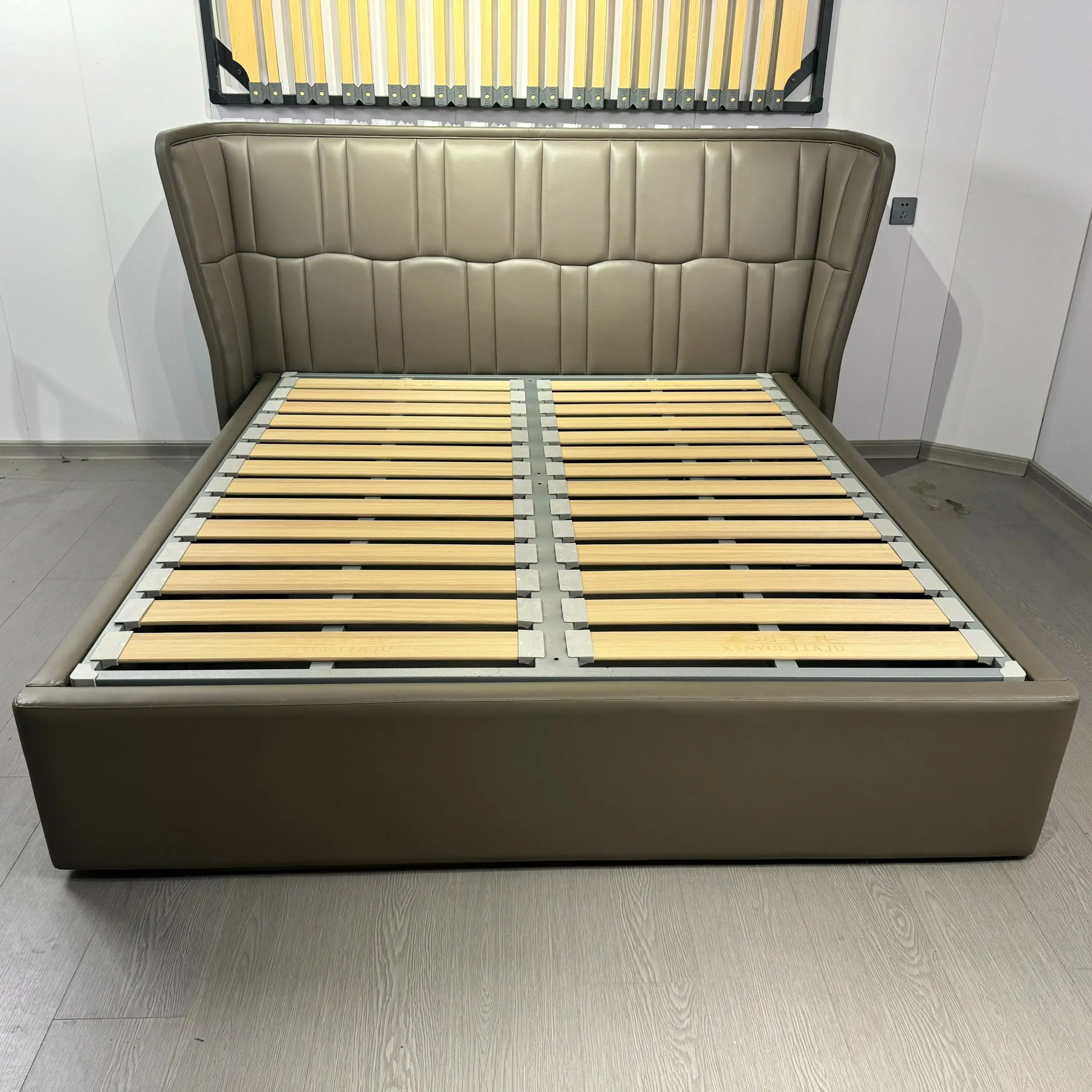 High quality upgrade queen king customized  size  poplar  slatted bed frame for bed platform base