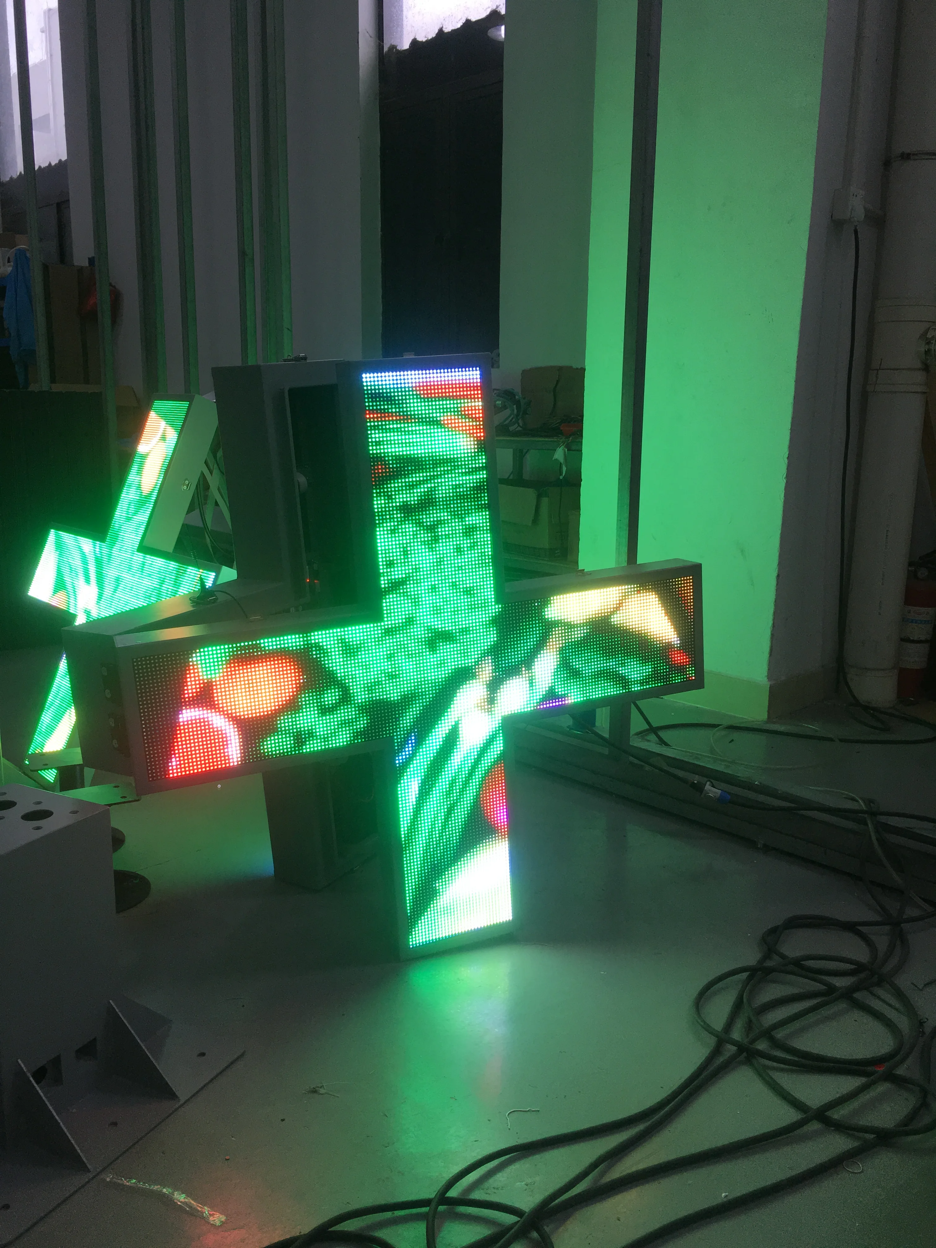 P10 960*960 Pharmacy LED cross screen display with high quality IP65 UV painting Green led display sign