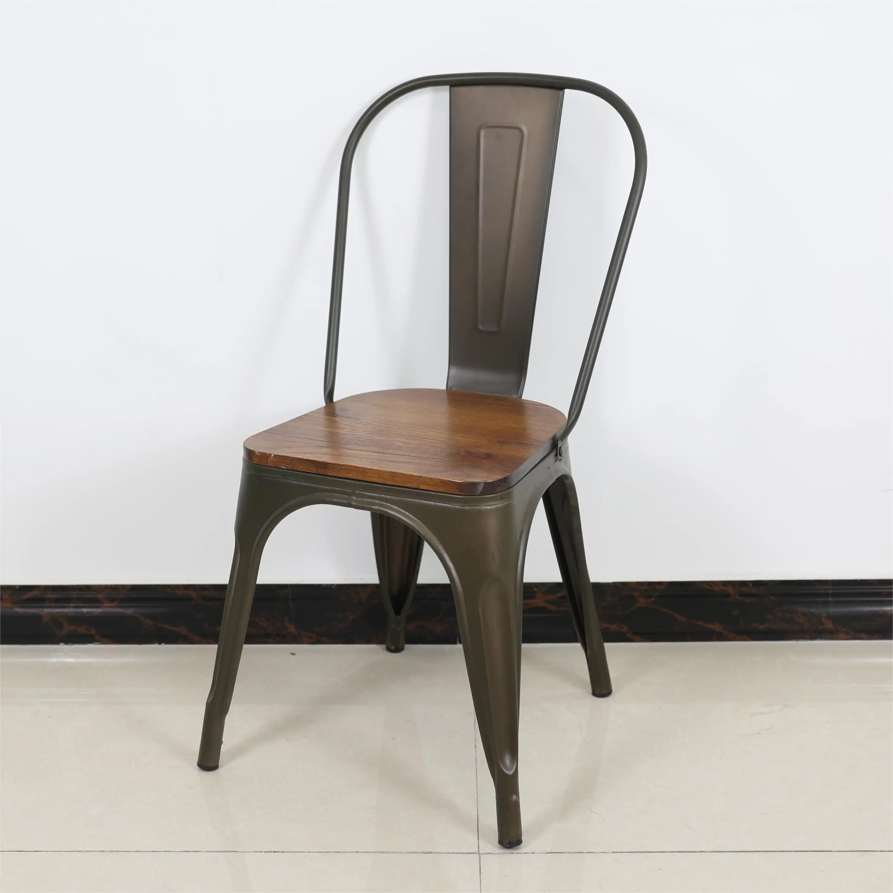 Лидер продаж современные дизайнерские недорогие столовые стулья из полипропилена деревянные ножки пластиковые обеденные кухонные для дома