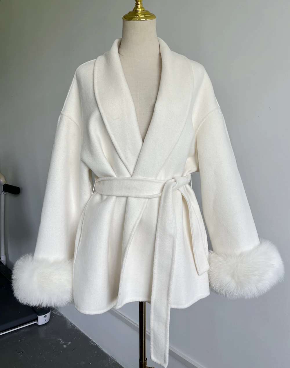 QC23050 New Arrival High Quality Cashmere Wool Cardigan Coat With Detachable Fox Fur Cuffs
