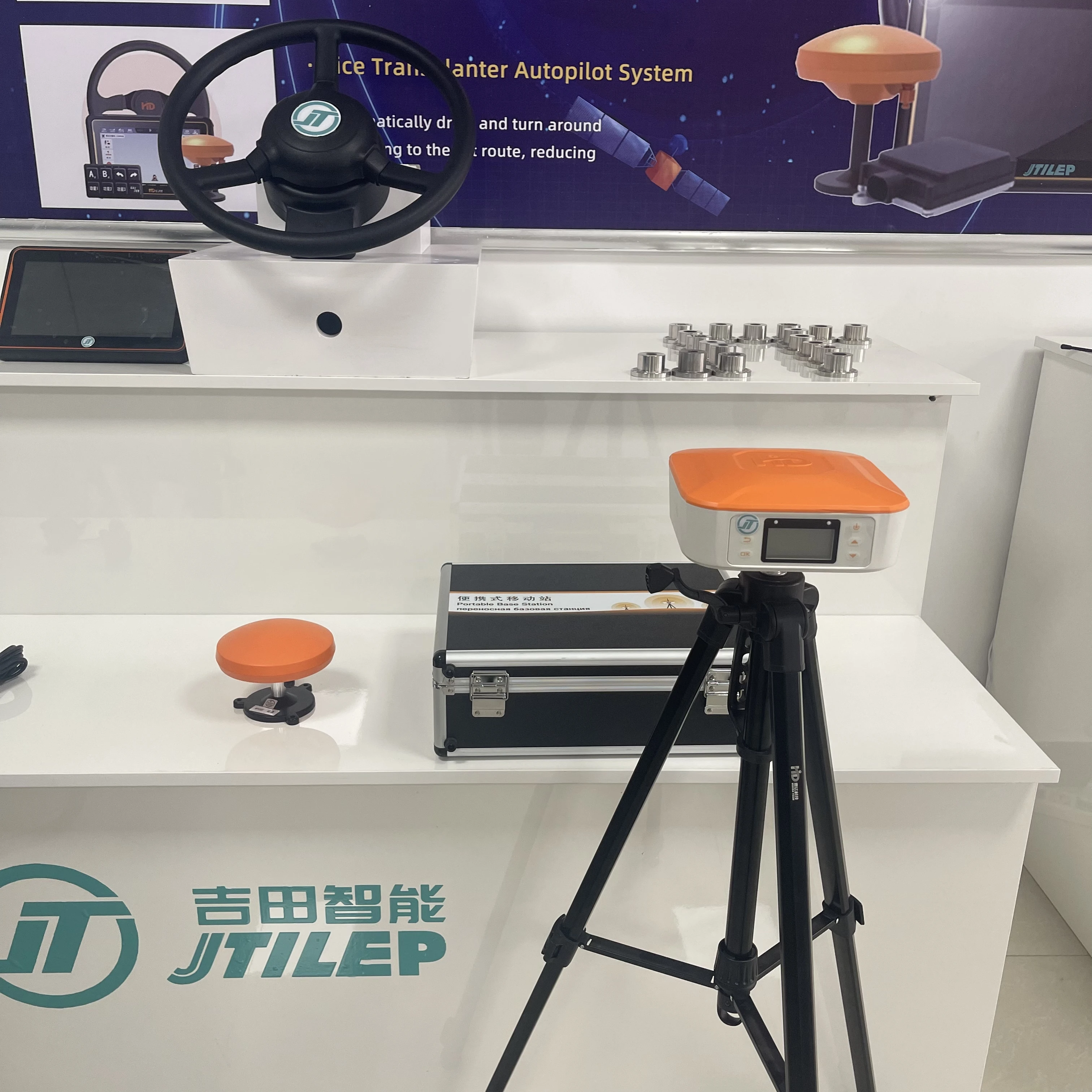 Agriculture T408 High Precision Tractor GPS Guidance System Wireless GPS Navigation