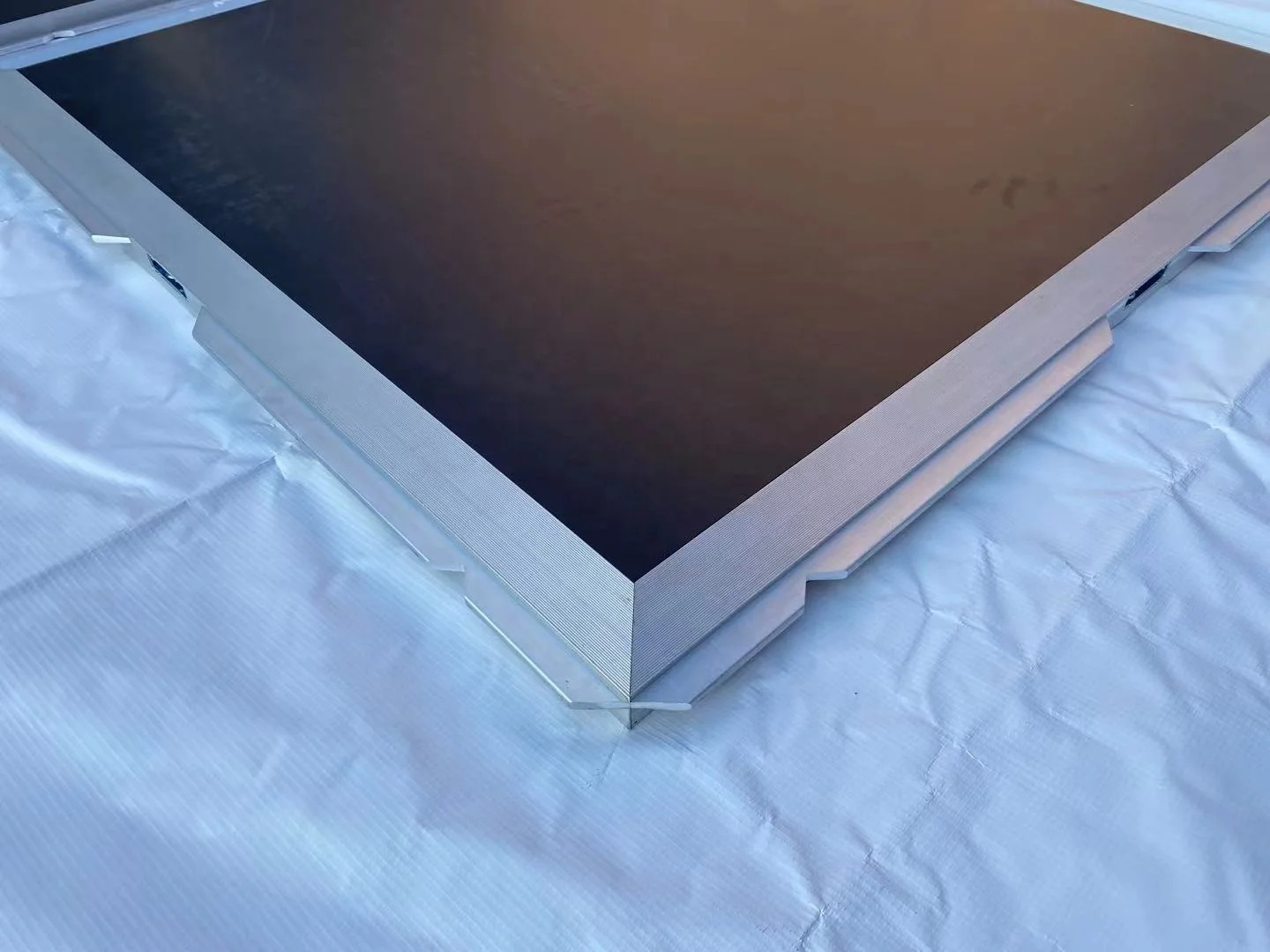 New design easy lay white black Wooden portable dance floor with camlock