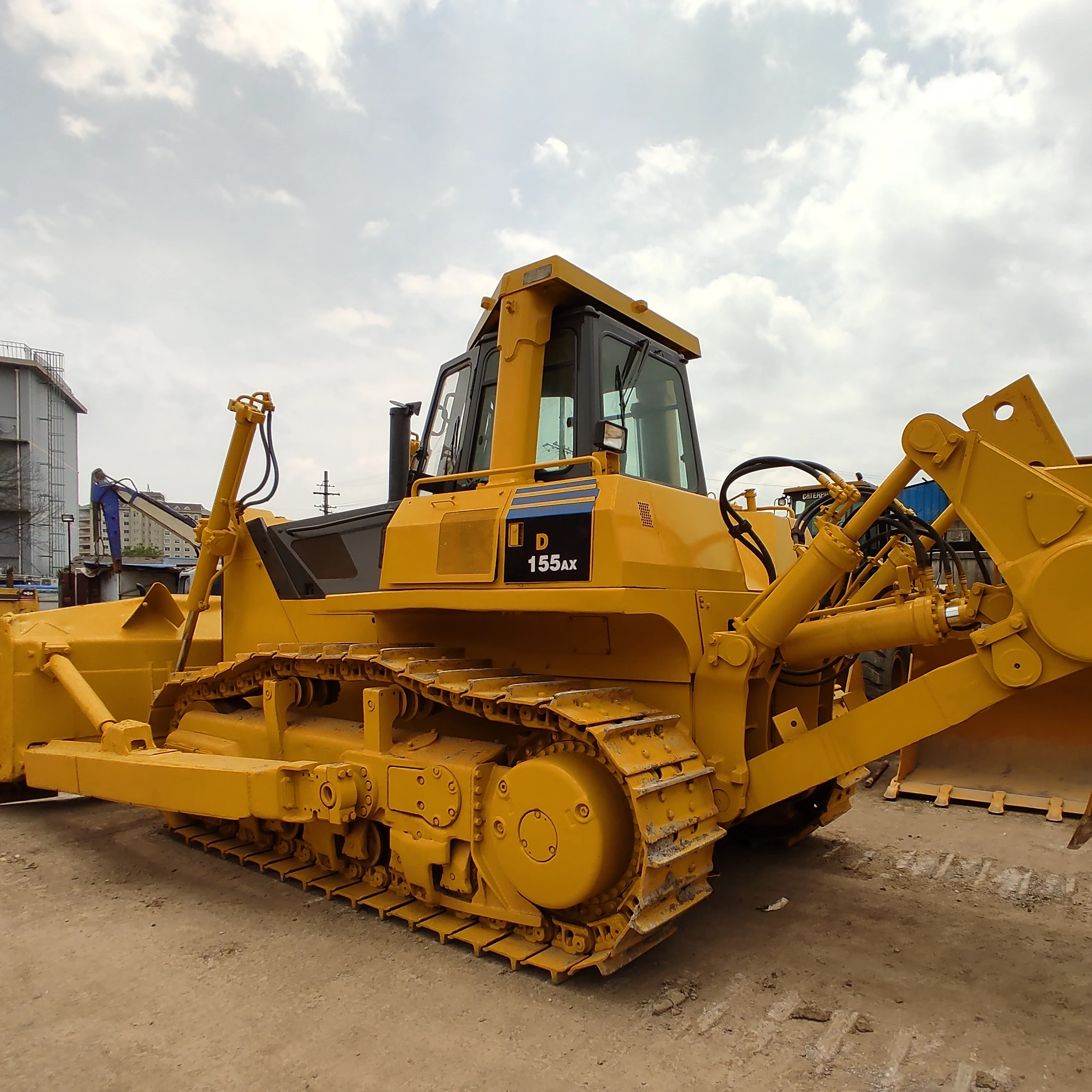 High quality and well maintained  D115A crawler bulldozer