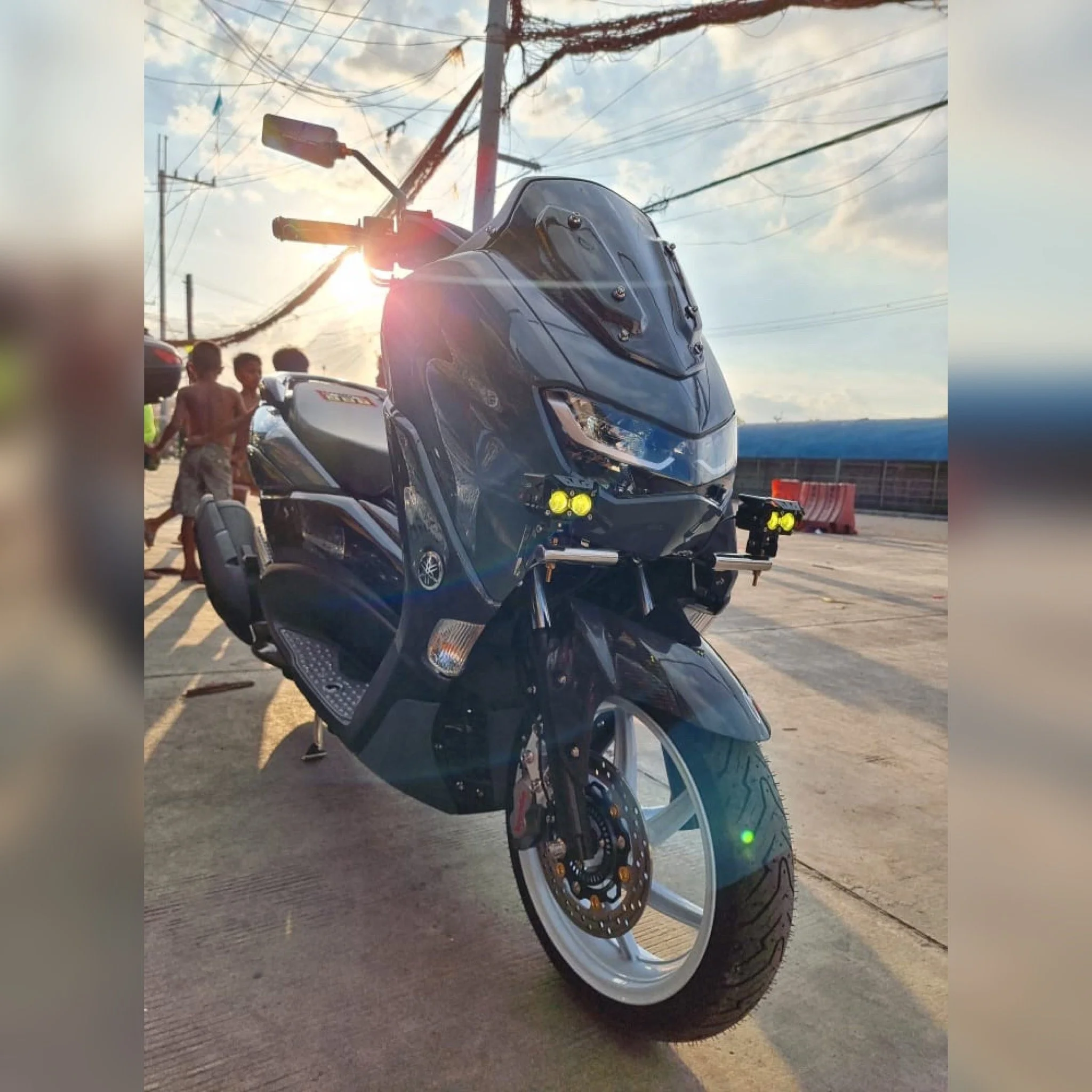 2021 New LED Motorcycle Dual Color Driving Light 40W LED Headlight Driving Moto Spotlight Auxiliary Light