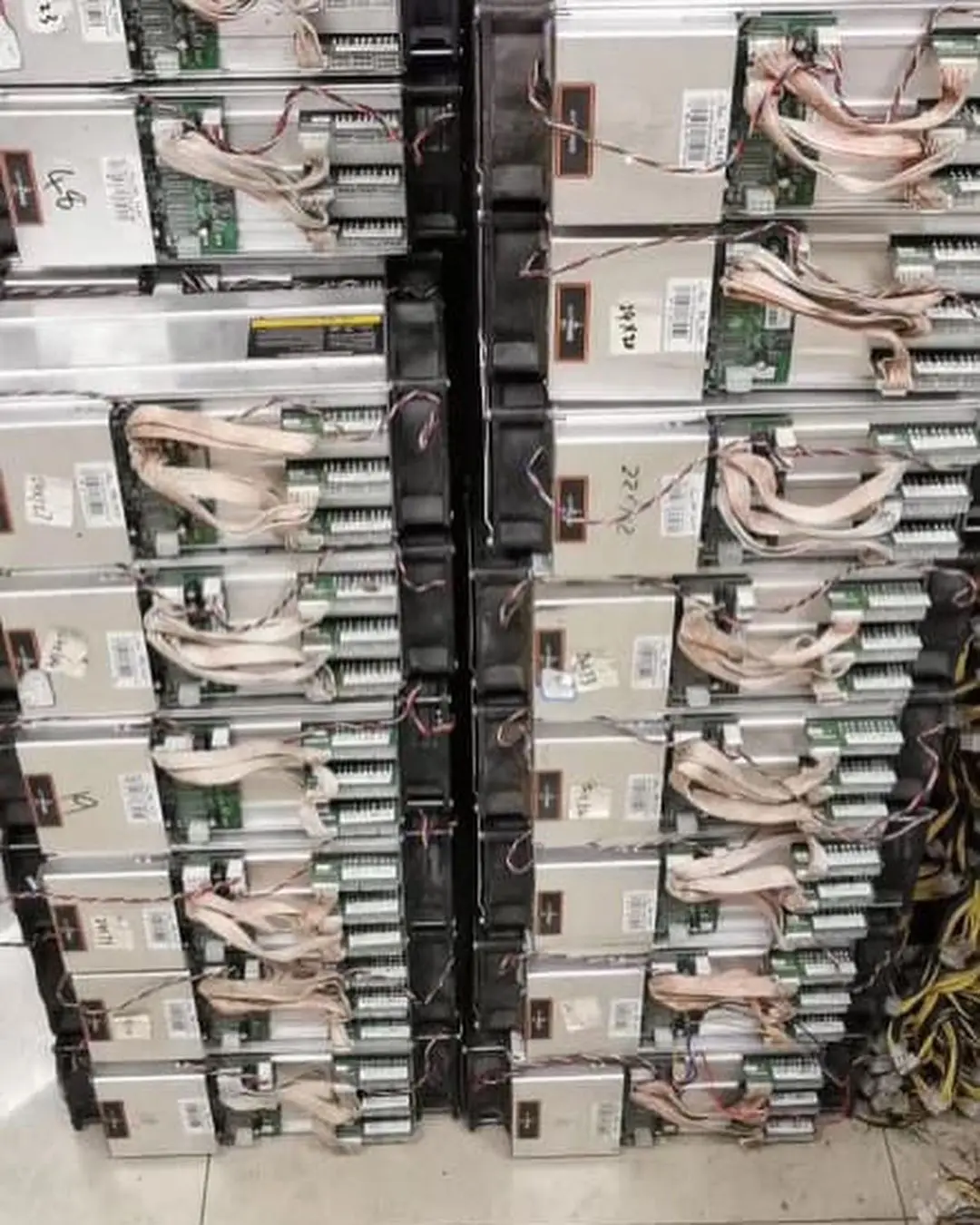  Б/у Майнер биткоинов Antminer S9 S9I S9J 14T 14 5 T б/у машины asic bitmain источник