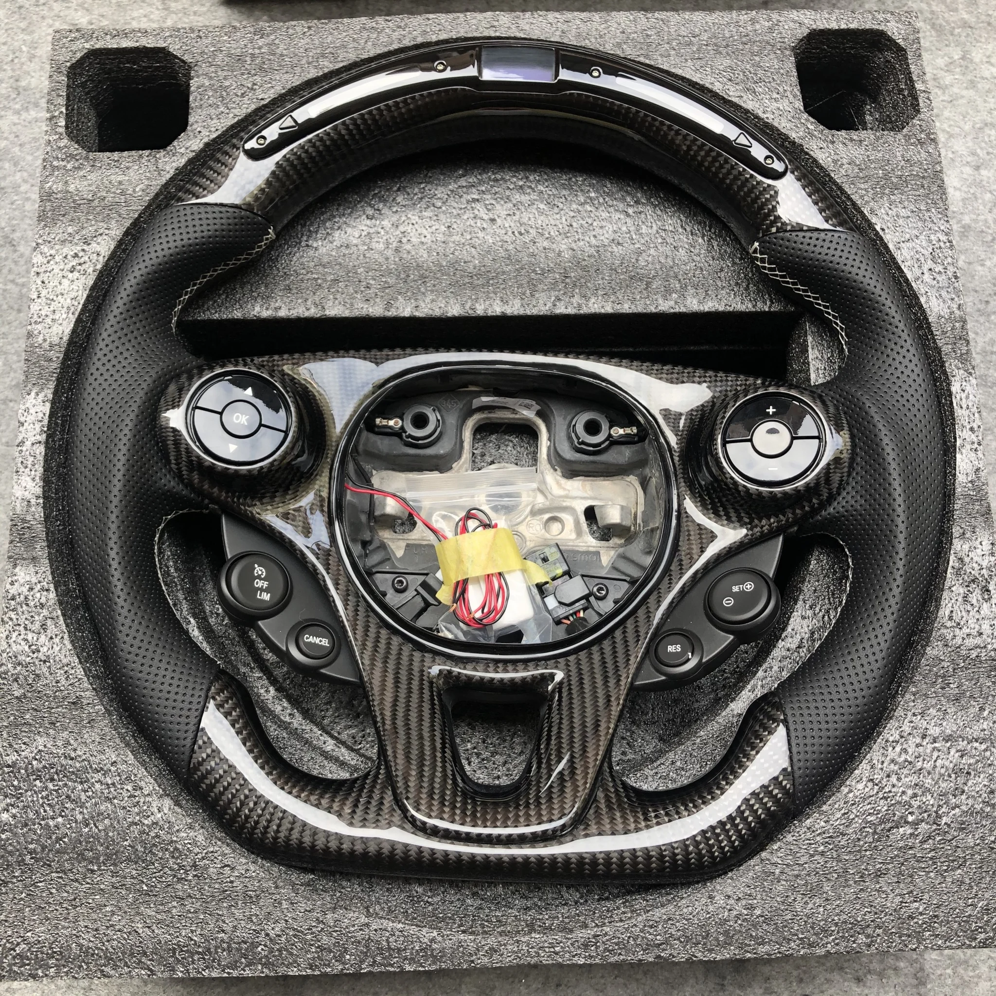 Custom carbon fiber steering wheel for Benz 2017 smart Fortwo with perforated leather carbon trim buttons LED