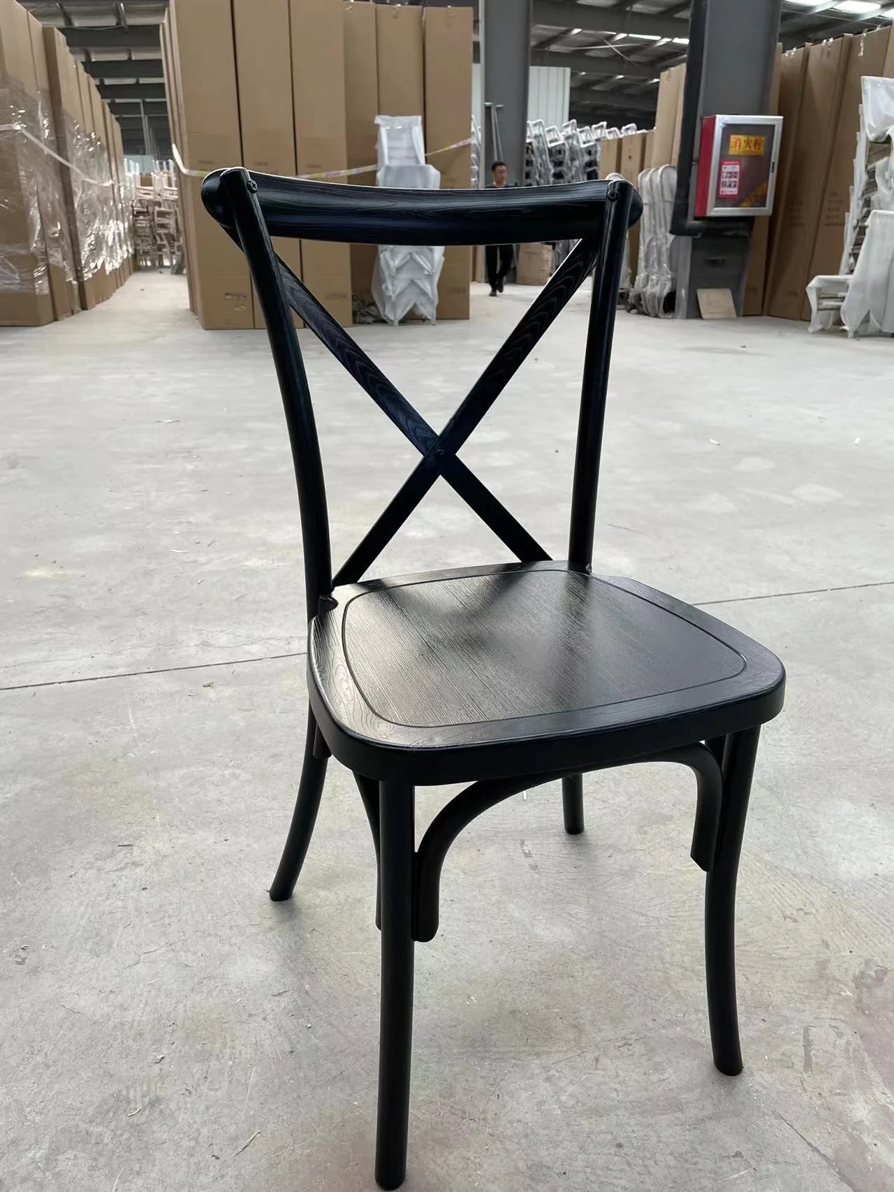 Wholesale Stackable Resin Cross Back Dining Chairs X Back Chair for Restaurant Banquet Event