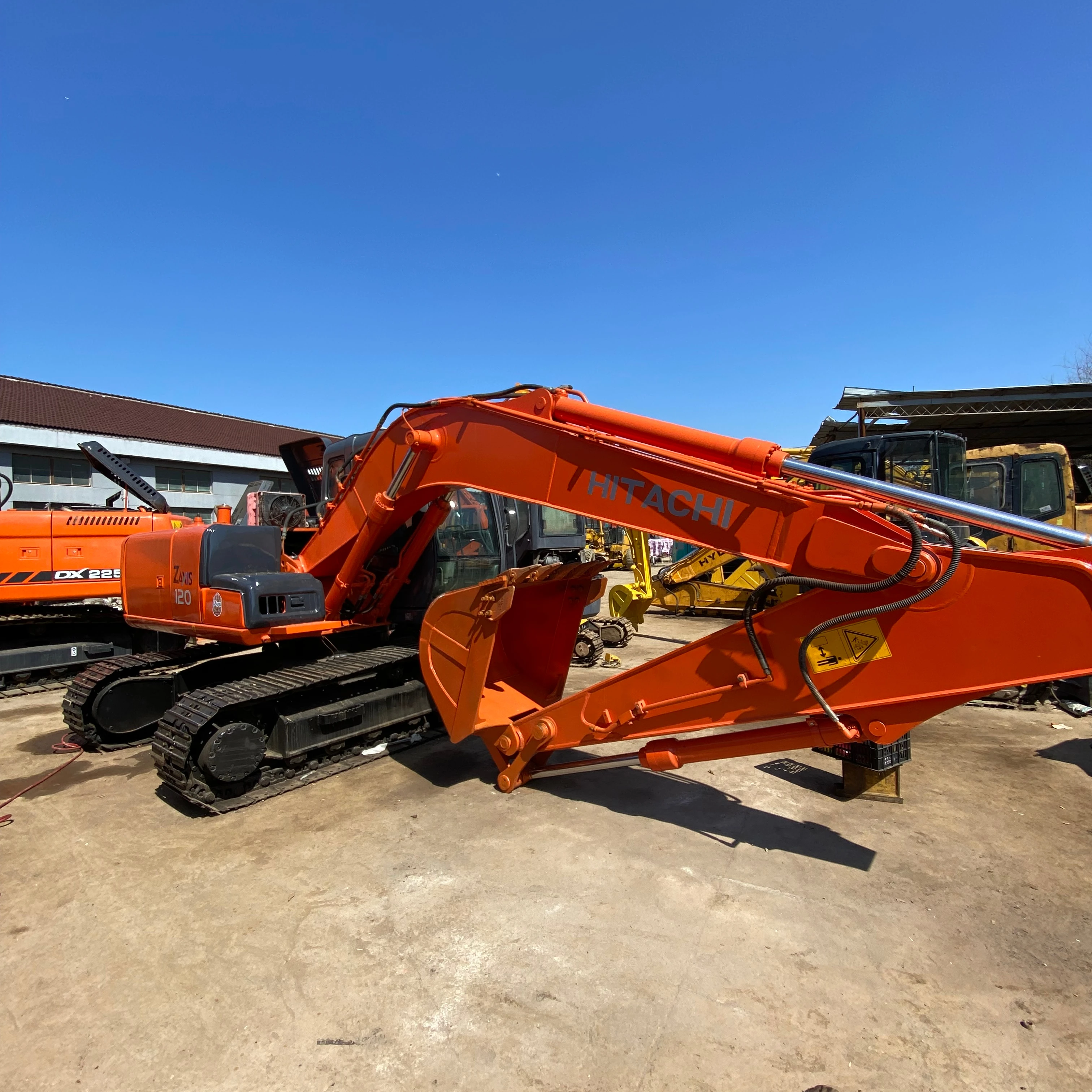 Cheap Shipping Earth-moving Construction Machinery Second Hand Excavator Hitachi 120