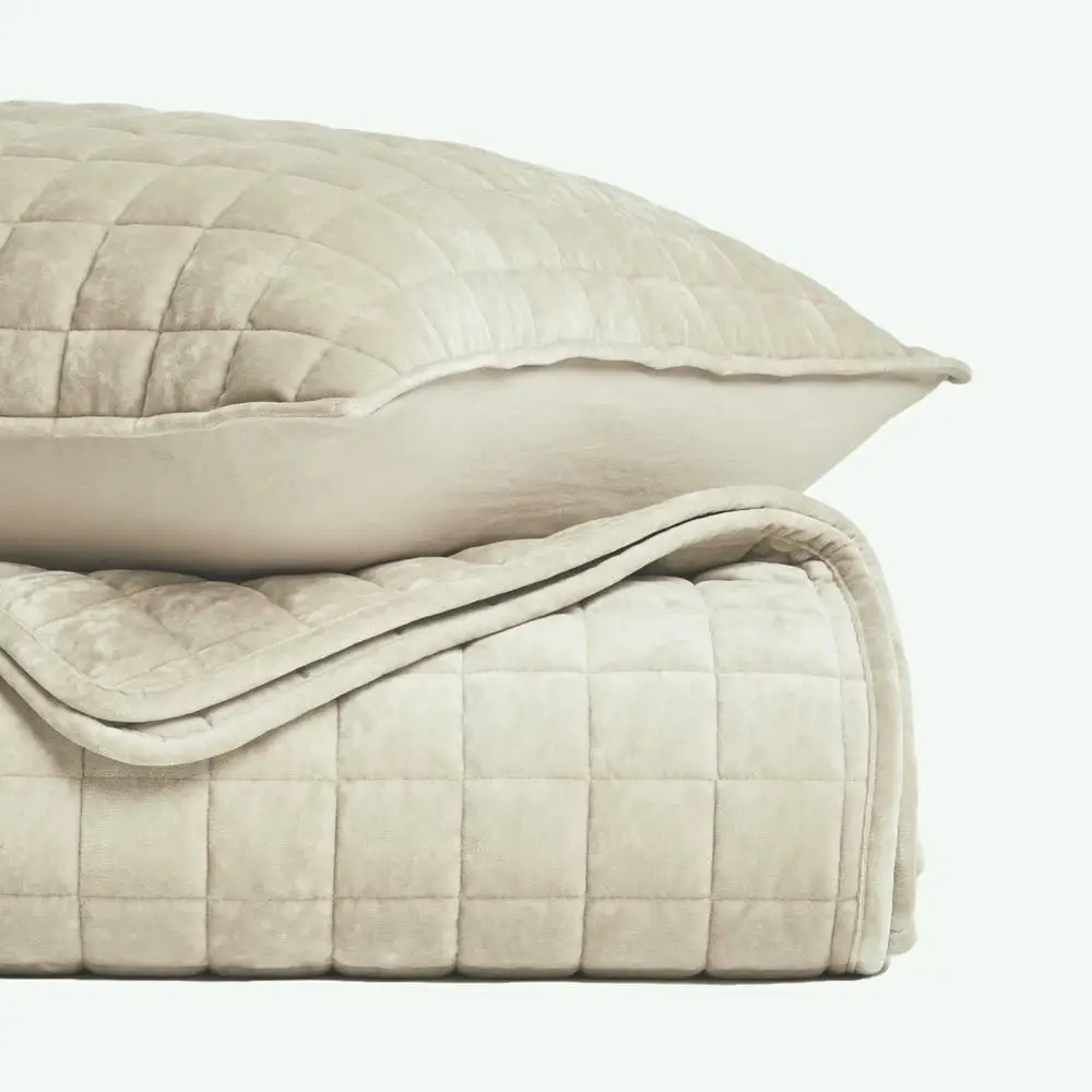 Hot Sell Luxury Velvet Quilt Set Queen Size Solid Color Lightweight Bedding Set Oversized Bedspread Coverlet with Pillow Shams