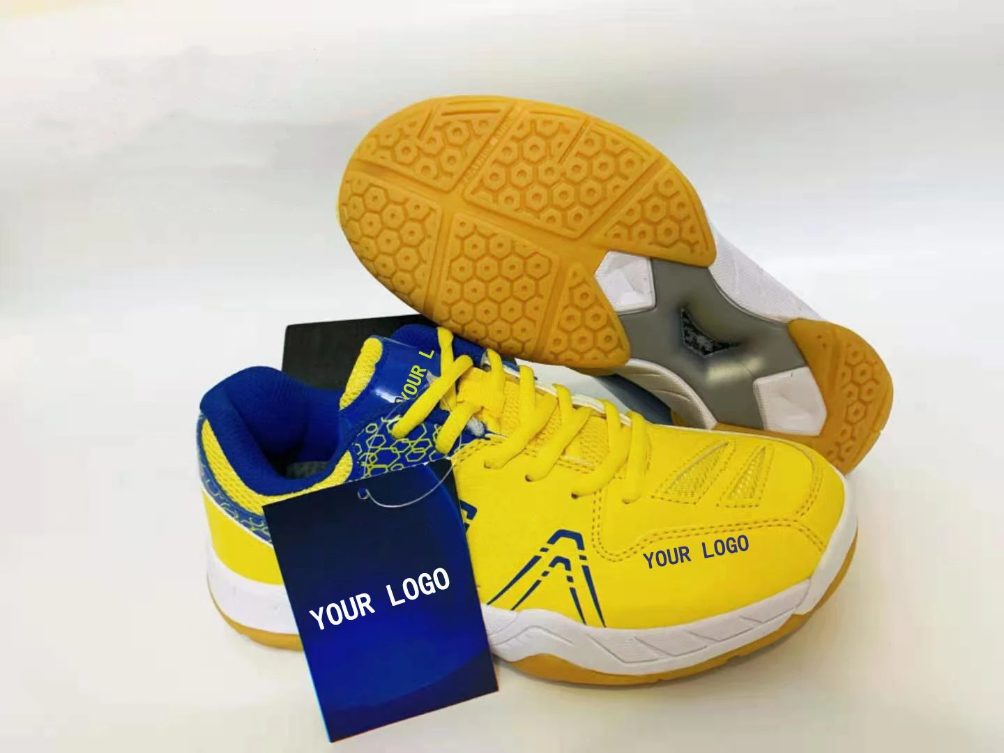 Cheapest badminton shoes,Red big space badminton shoes 2022 for play,custom made shoes for men or women,