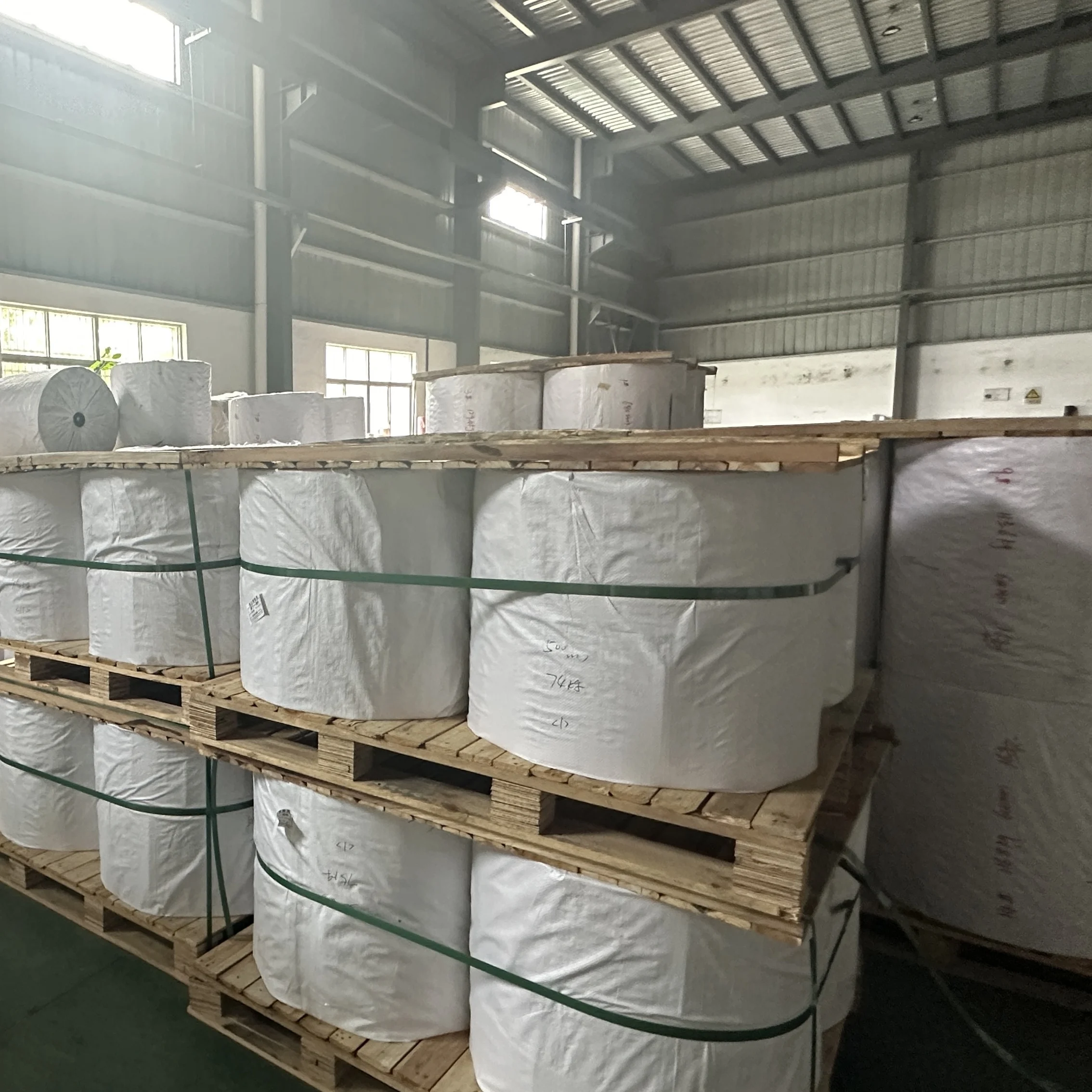 17Gsm Printing Company Tissue Paper Custom Packing Paper Printed Logo Tissue Paper Jumbo Roll Raw Material