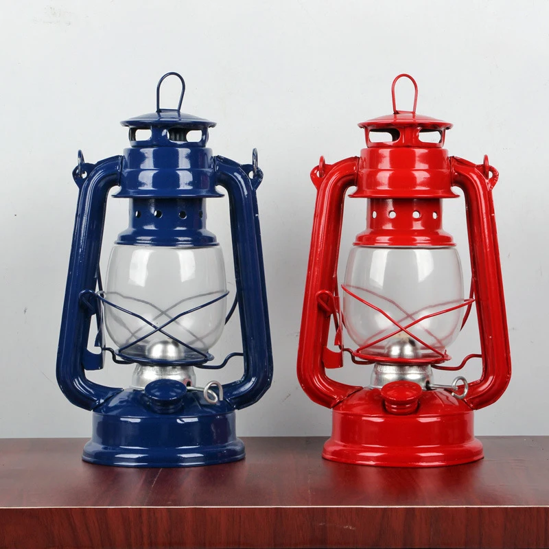 Nostalgic retro wrought iron kerosene lamp ornaments Old-fashioned portable glass lantern