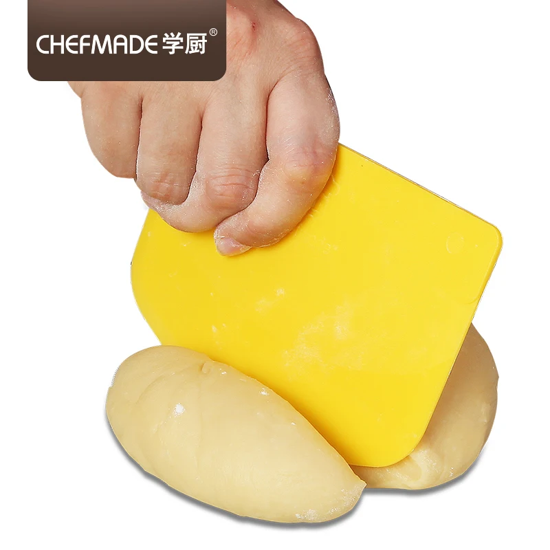 
CHEFMADE Kitchen Tool Food Grade Pp Yellow Non Stick Dough Cutter And Scraper for Baking and Cooking 