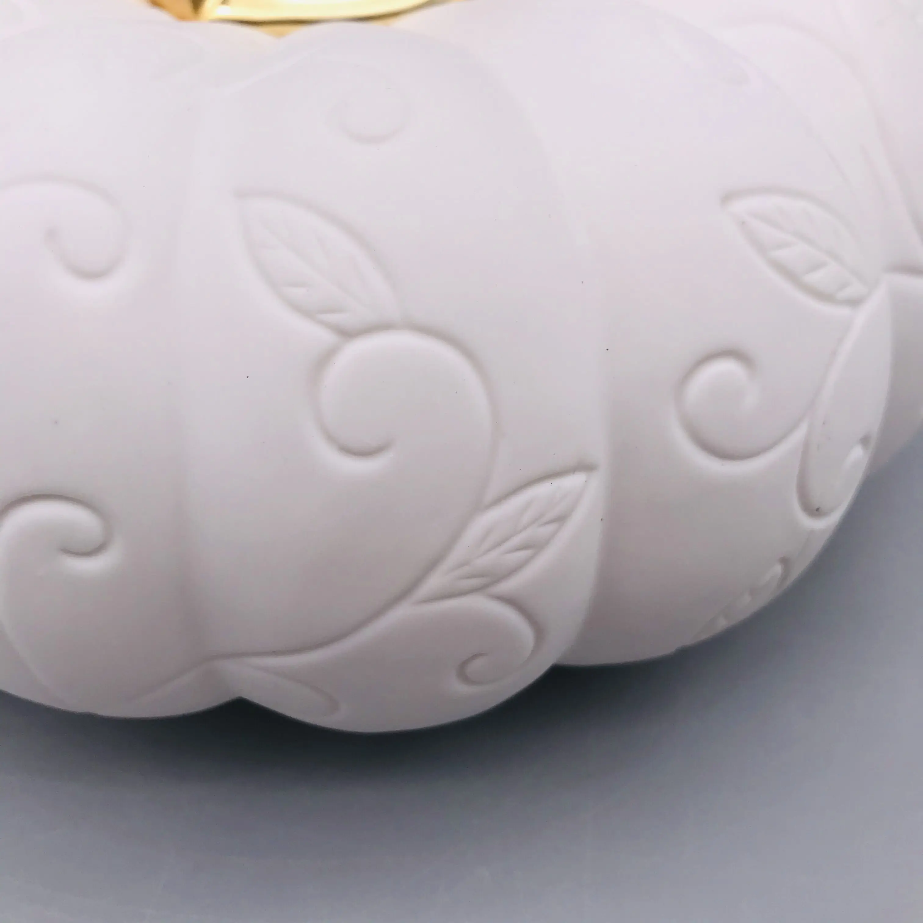 China manufacturer home decor porcelain Halloween flat pumpkin LED
