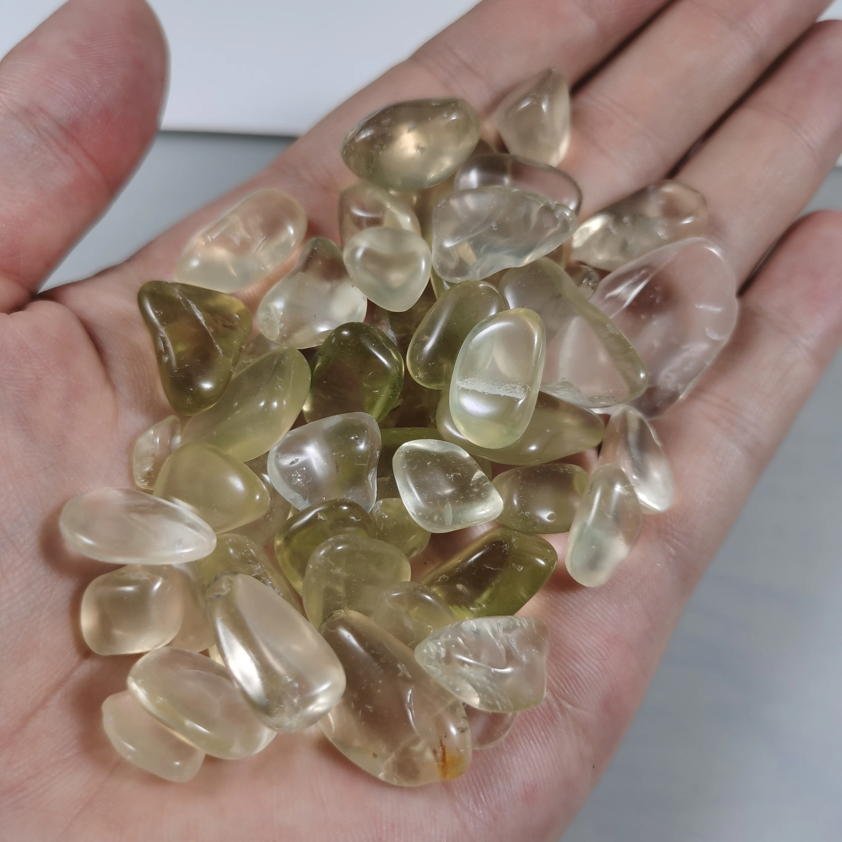 wholesale  kinds of  natural quartz tumbled stone  crystal gravel ruby zoisite crystal chips tumbled