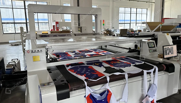 Gantry Type Laser Cutting Machine for Dye Sublimation Printing Apparel Fabric