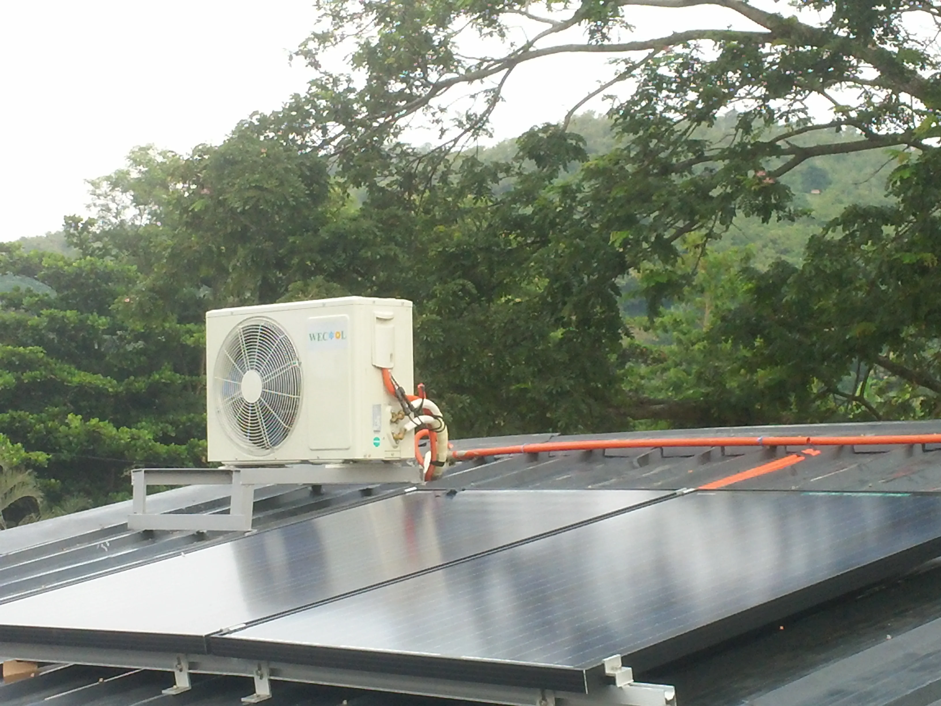 SOENERGY Wall Mounted Solar Air Conditioner Hybrid With Solar Panel Energy And Solar Power System