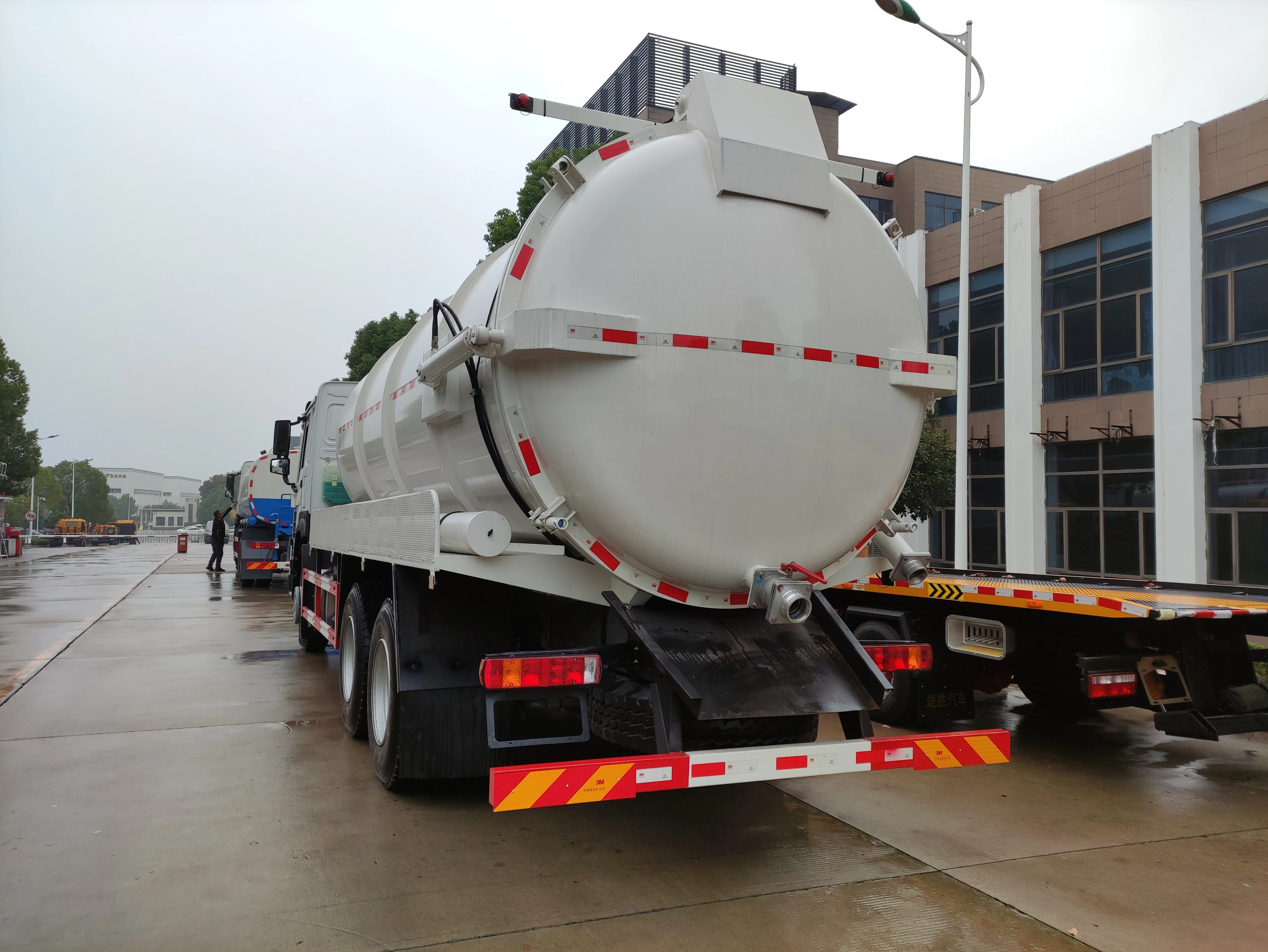 Sinotruk HOWO 6x4 20000L Vacuum Sewage Suction Truck 20 Tons Sewage Truck