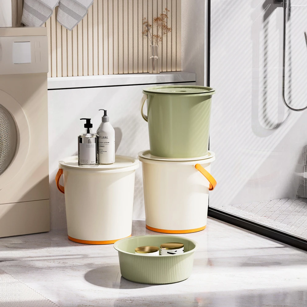 Large capacity plastic buckets with lids and handle wholesale