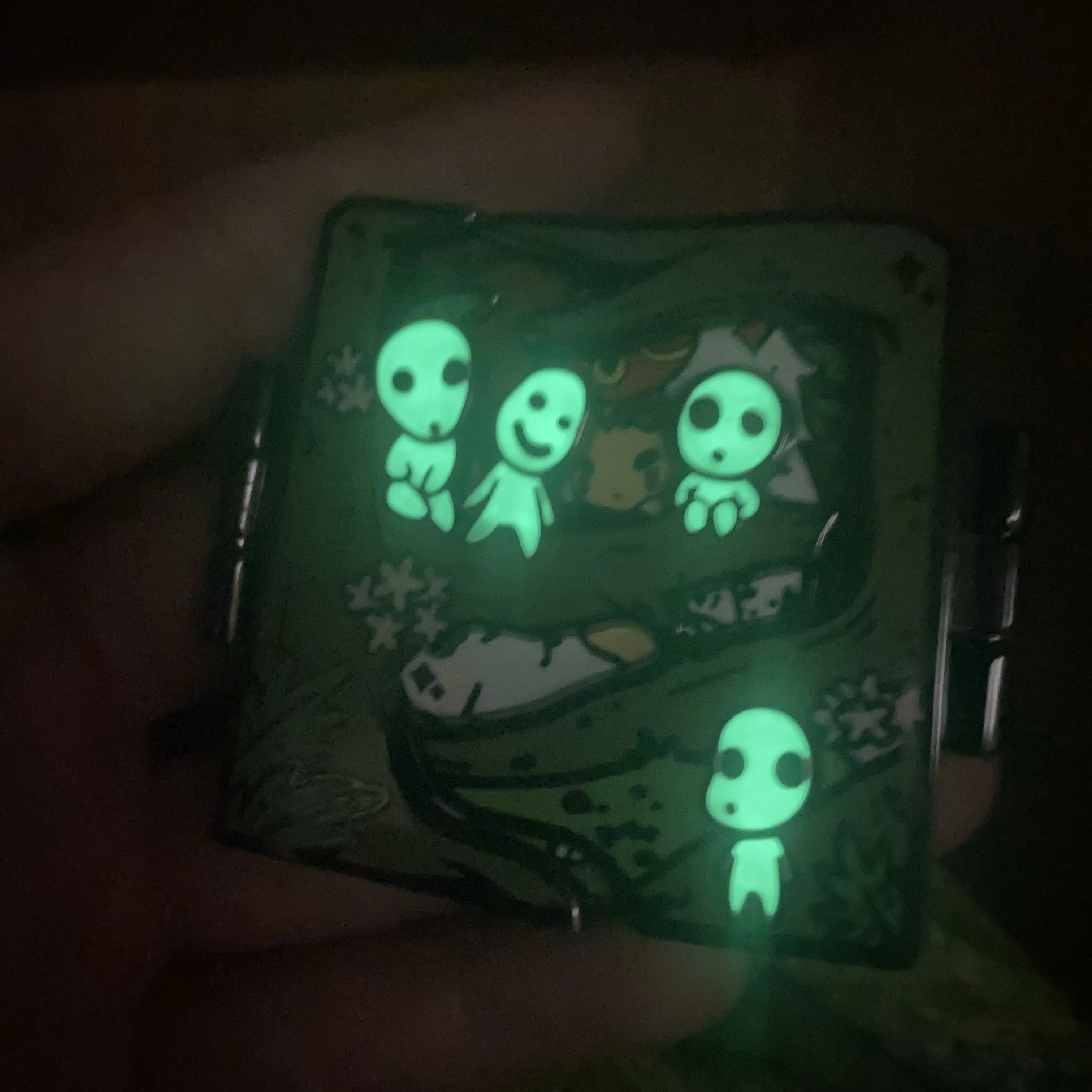 High quality factory supply custom glow-in-the-dark anime movie hinge enamel pin