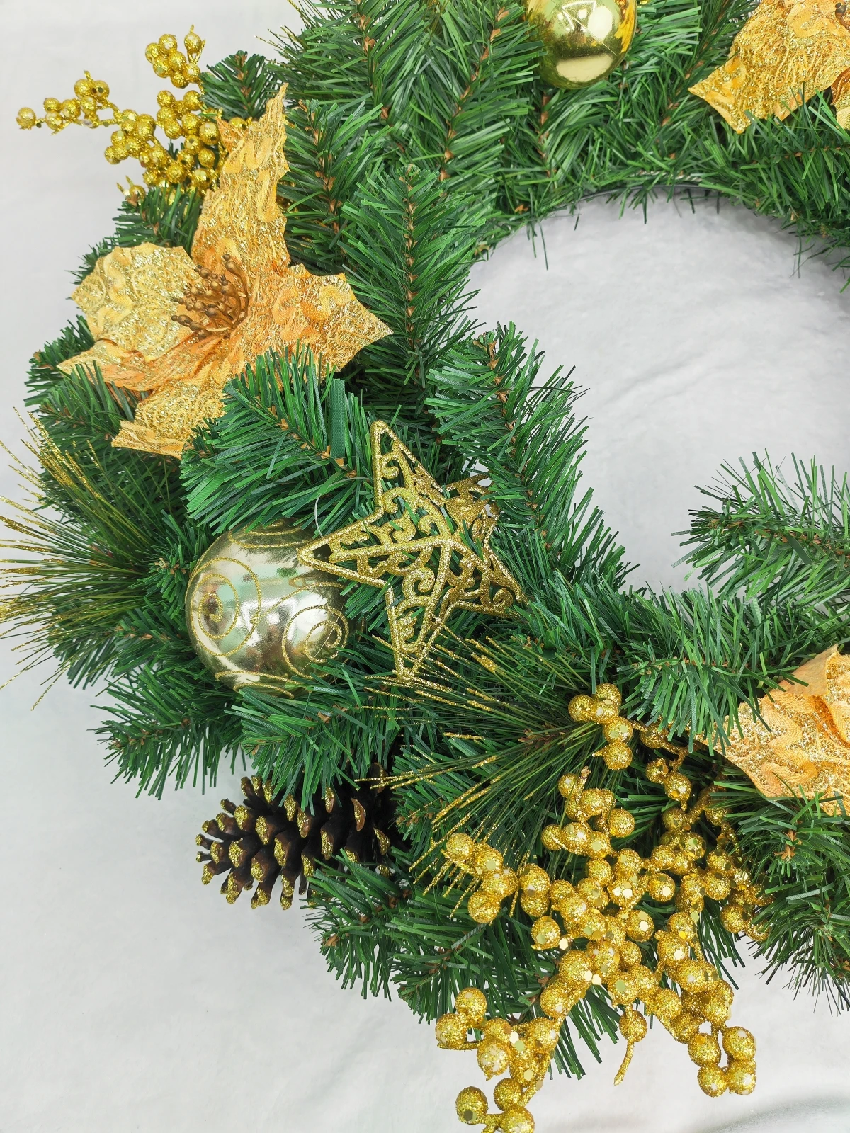 Factory Wholesale Cheap Price Plastic Artificial Wreath Indoor Hanging Green Christmas Wreaths