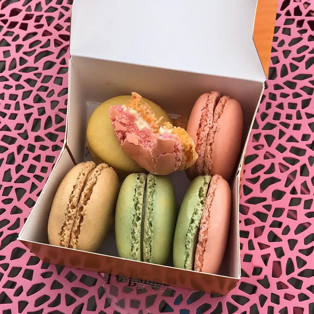 Custom print personalized reusable cookie dessert packaging box wholesale luxury clear window paper cupcakes boxes with inserts