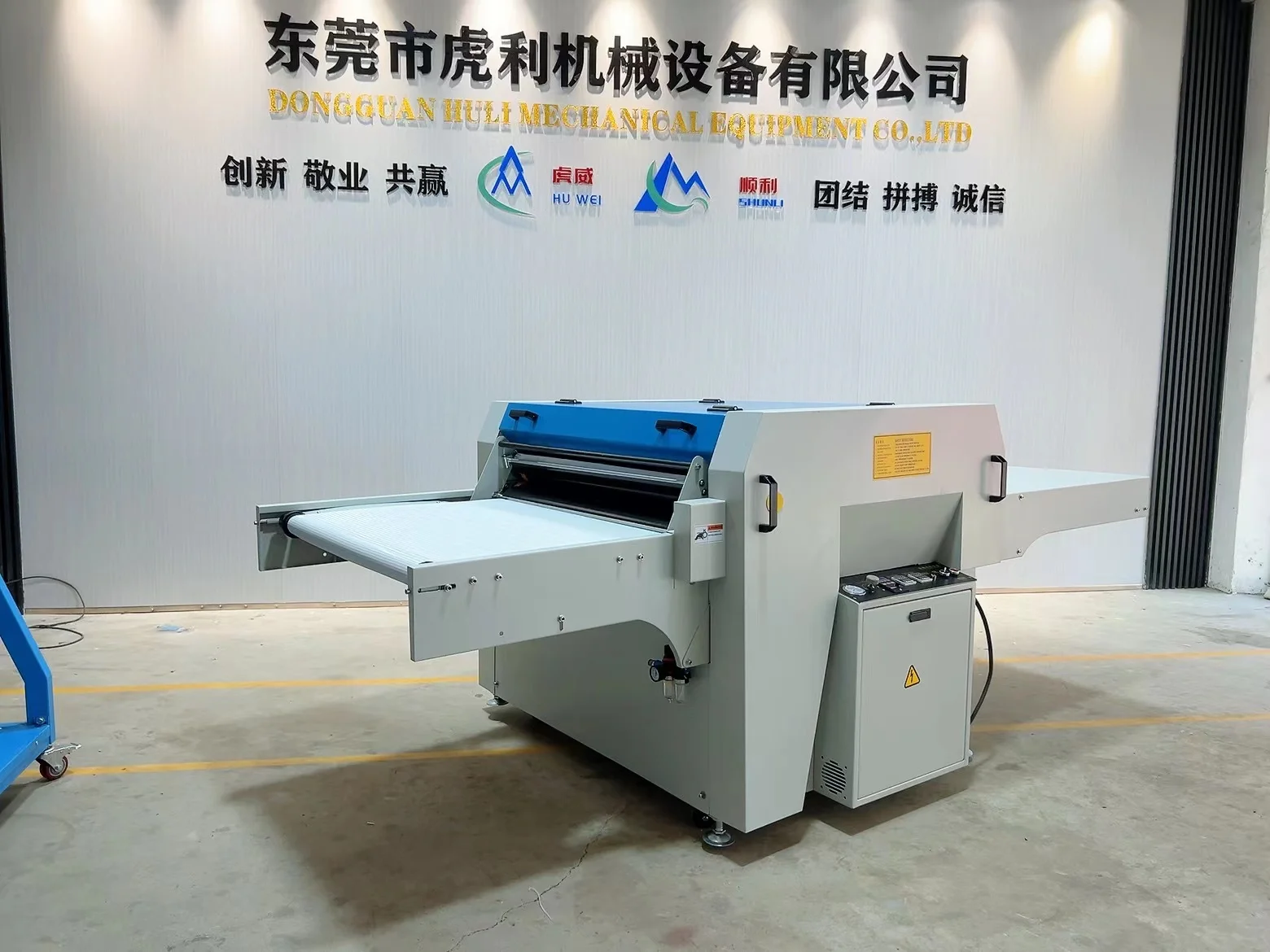 Long continuous working hours stainless steel Automatic gluing machines hot melting machine