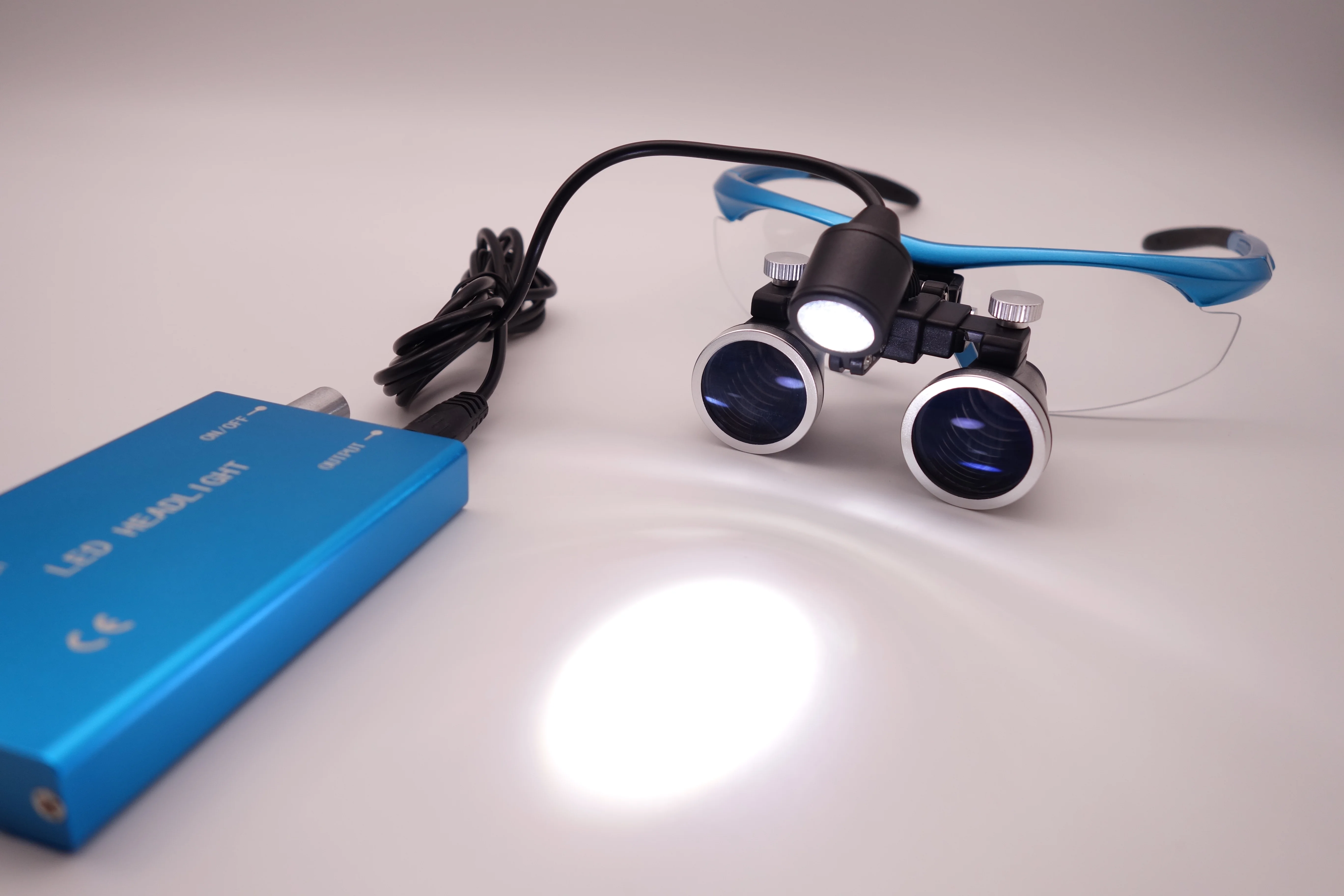 2.5x420mm Dental Loupes Surgical Binocular Loupe / Magnifier with LED Head Light /Plastic frame
