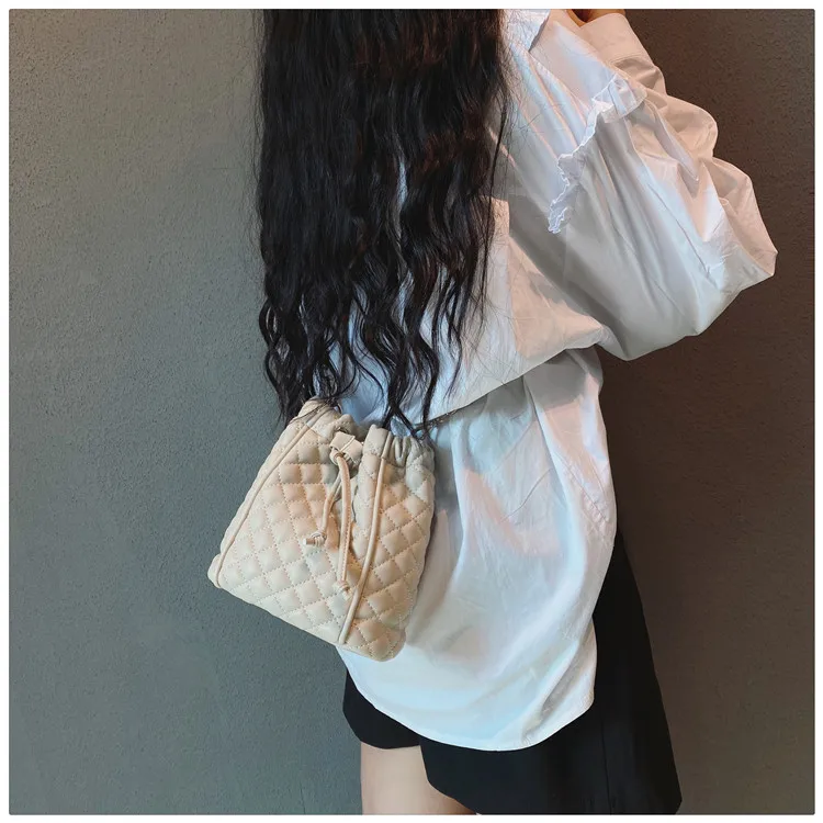 Лидер продаж, Высококачественная женская маленькая сумка-мешок, черный стеганый кошелек с цепочками Хобо