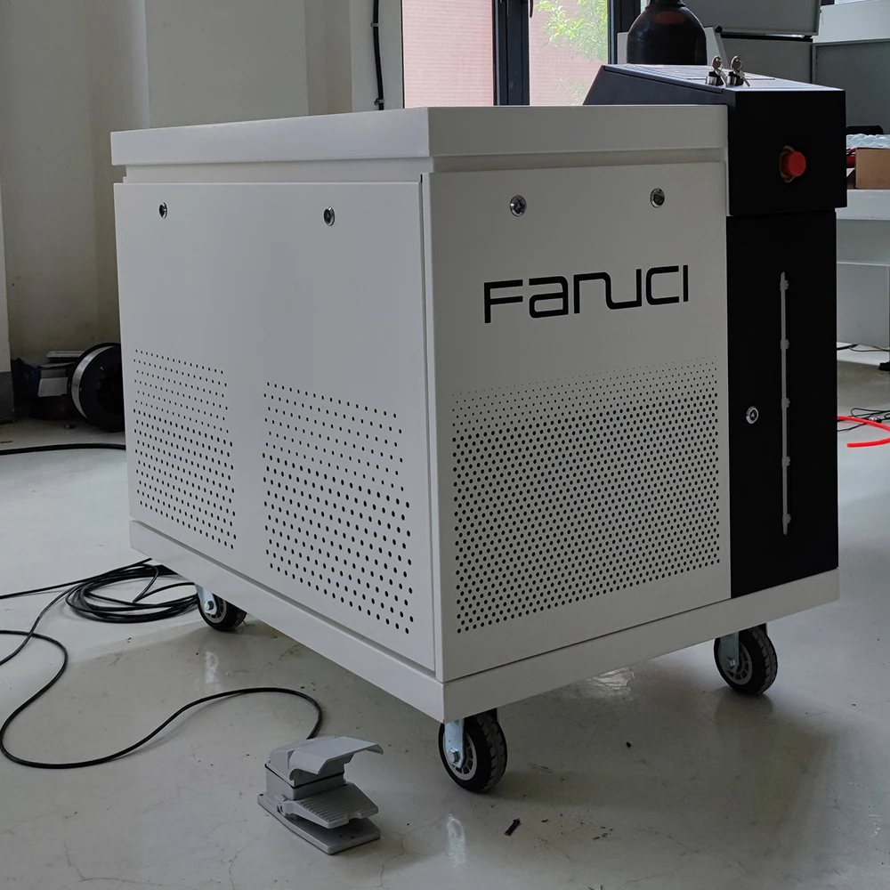 300w 200W 28 inch flight- case fiber laser cleaning machine Maquina de limpieza laser
