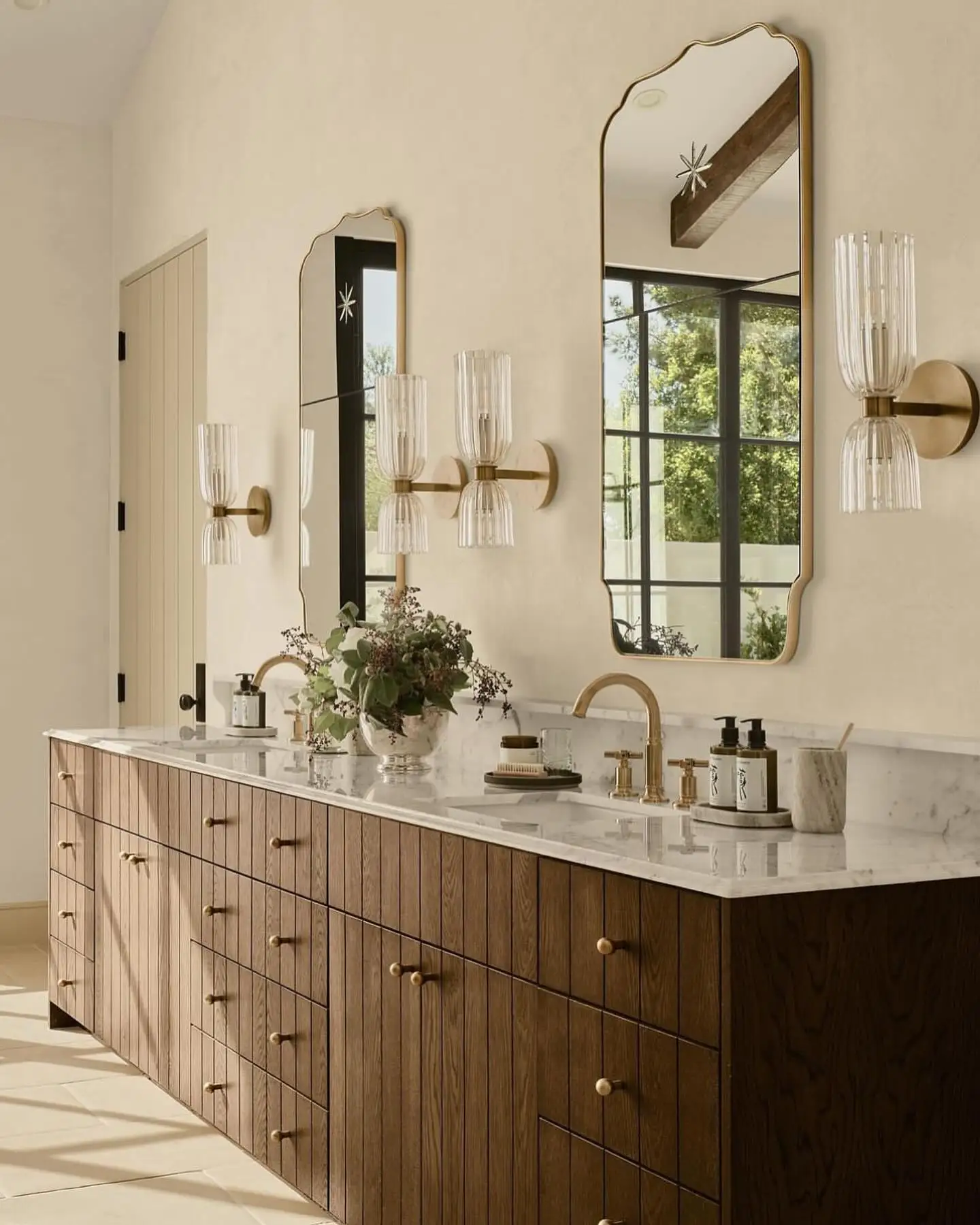 Vermont Design Luxury Bathroom Wooden Style Simple Wall Hanging Solid Wood Bathroom Cabinet