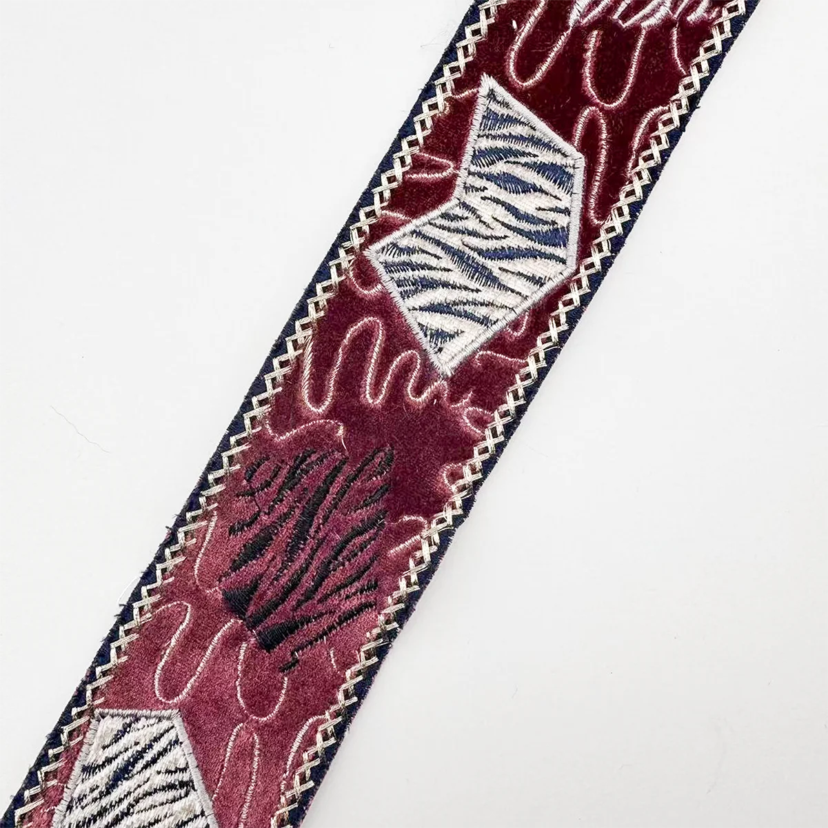 Manufacturer Direct sales of ethnic embroidery clothing lace shoe materials bags Hanfu accessories and accessories wholesale