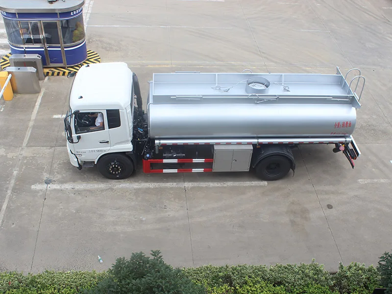 Dongfeng 12.5 cubic meter ordinary liquid transport vehicle
