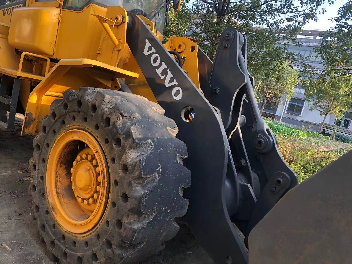 Used CE Certificate Hydraulic 12 Ton 2.3 M3 Bucket Strong Power Volvoo L70E Wheel Loader in Stock for Sale