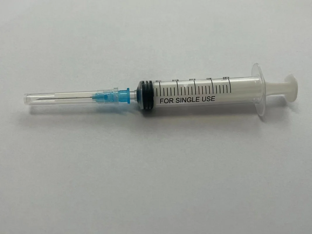 Factory Direct Supply 2400PCS Per Carton Medical Hospital Use 5ML Plastic PVC Disposable Syringe With Needles