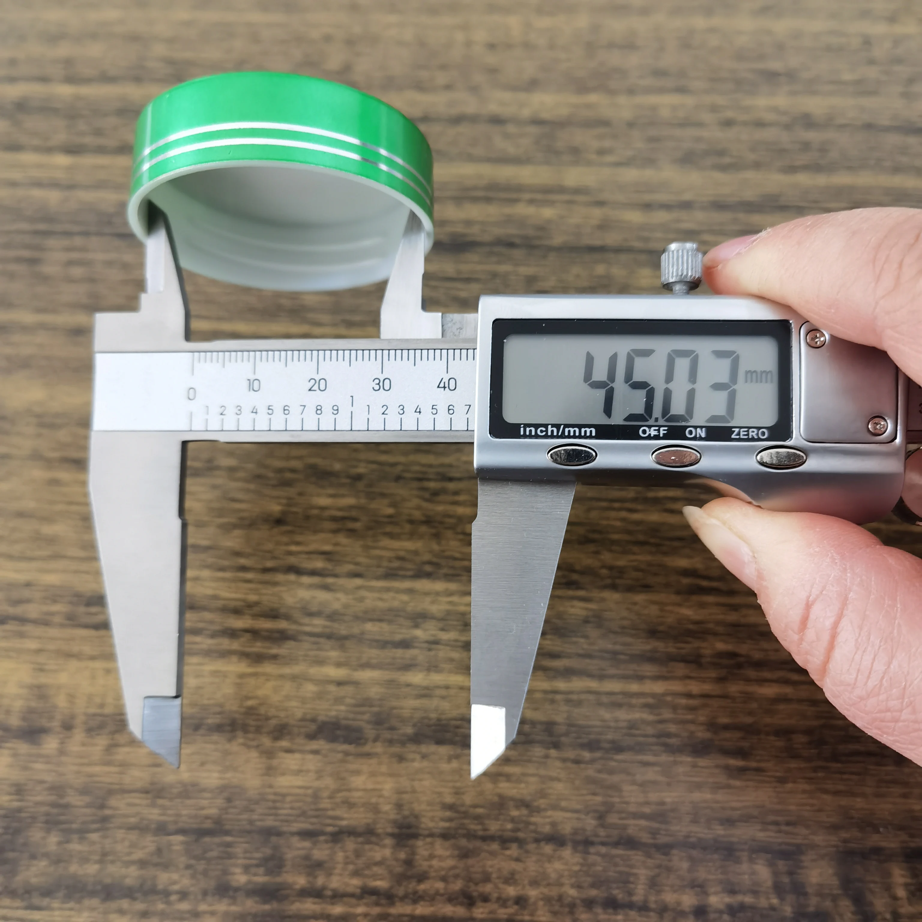 China Factory High Quality 33mm 38mm 45mm 53mm 70mm 89mm Aluminum Foil Cover Unishell Metal Cap Screw Cap For Bottle Packaging