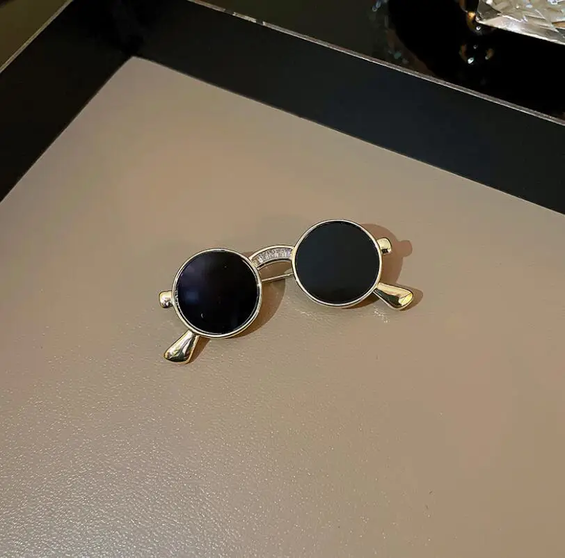 Retro Diamond Black Sunglasses Brooches Women Fashion Luxury Brooch Pins Lapel Clothing Accessories Jewelry