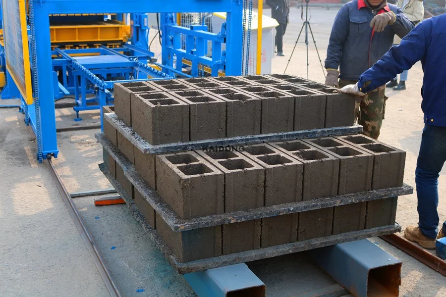 QT4-15D hydraulic press automatic block making machine hollow concrete cement blocks brick making machine