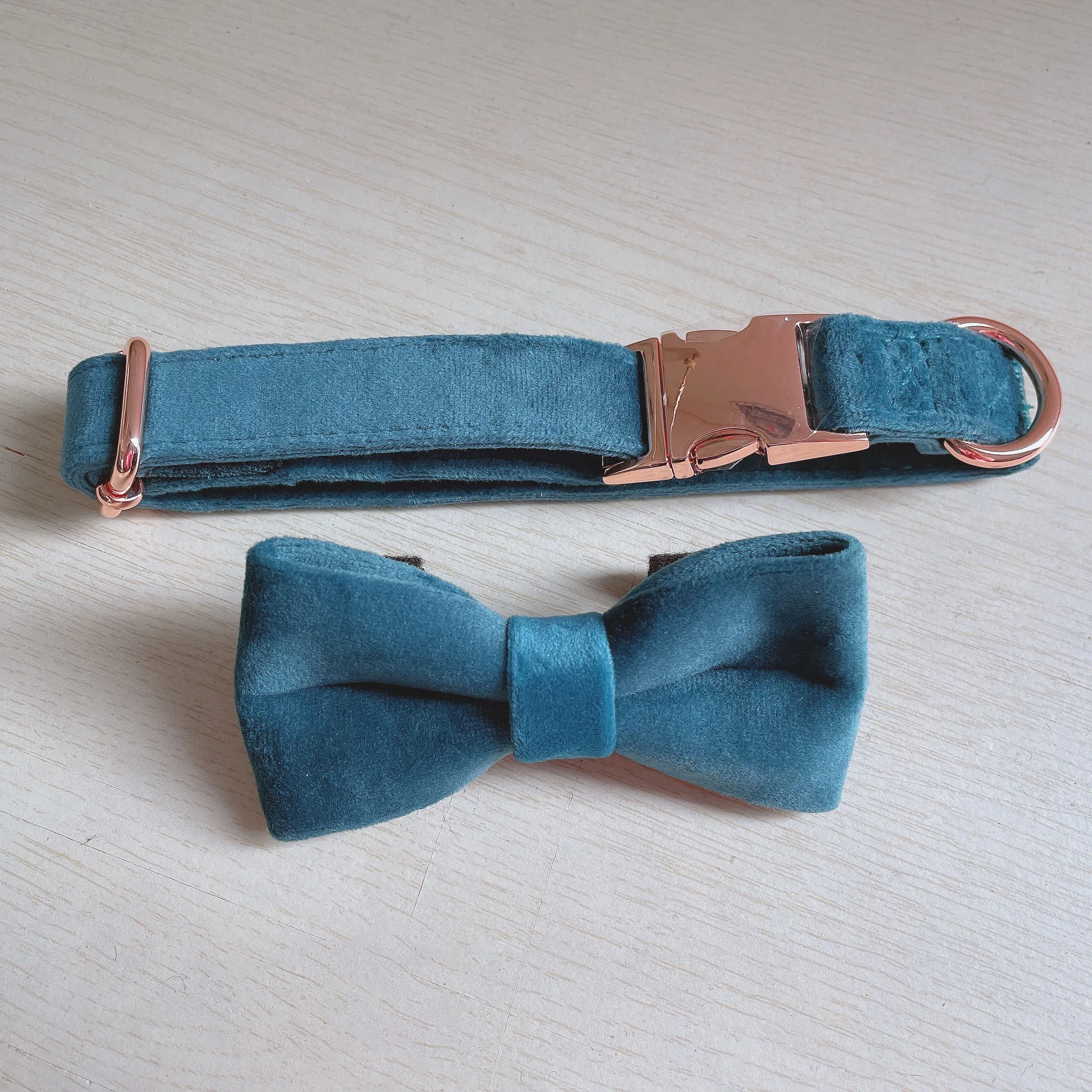 Top Seller Luxury Soft Comfortable Velvet Dog Collar and Leash Bow Tie Pet Supplies Puppy Necklace Custom Logo