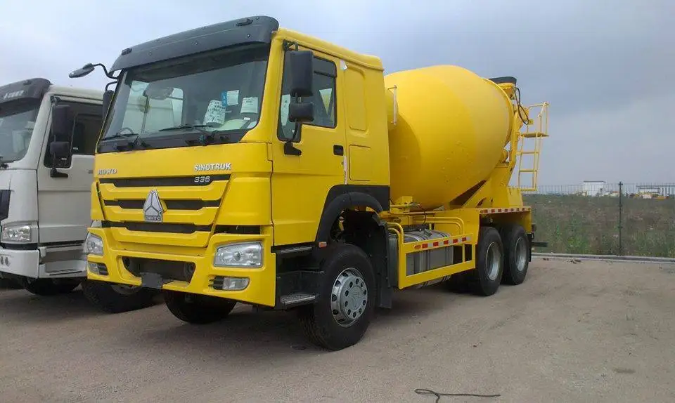 Sinotruck Howo 8m3 12m3 mobile self loading concrete cement mixer truck