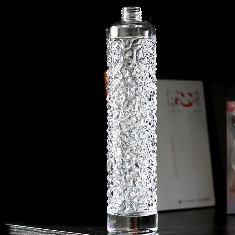 Factory price Custom Square 500ml 700ml 750ml Glass Gin Spirit Whisky Vodka Bottle 750ml Wholesale Glass Liquor Bottles