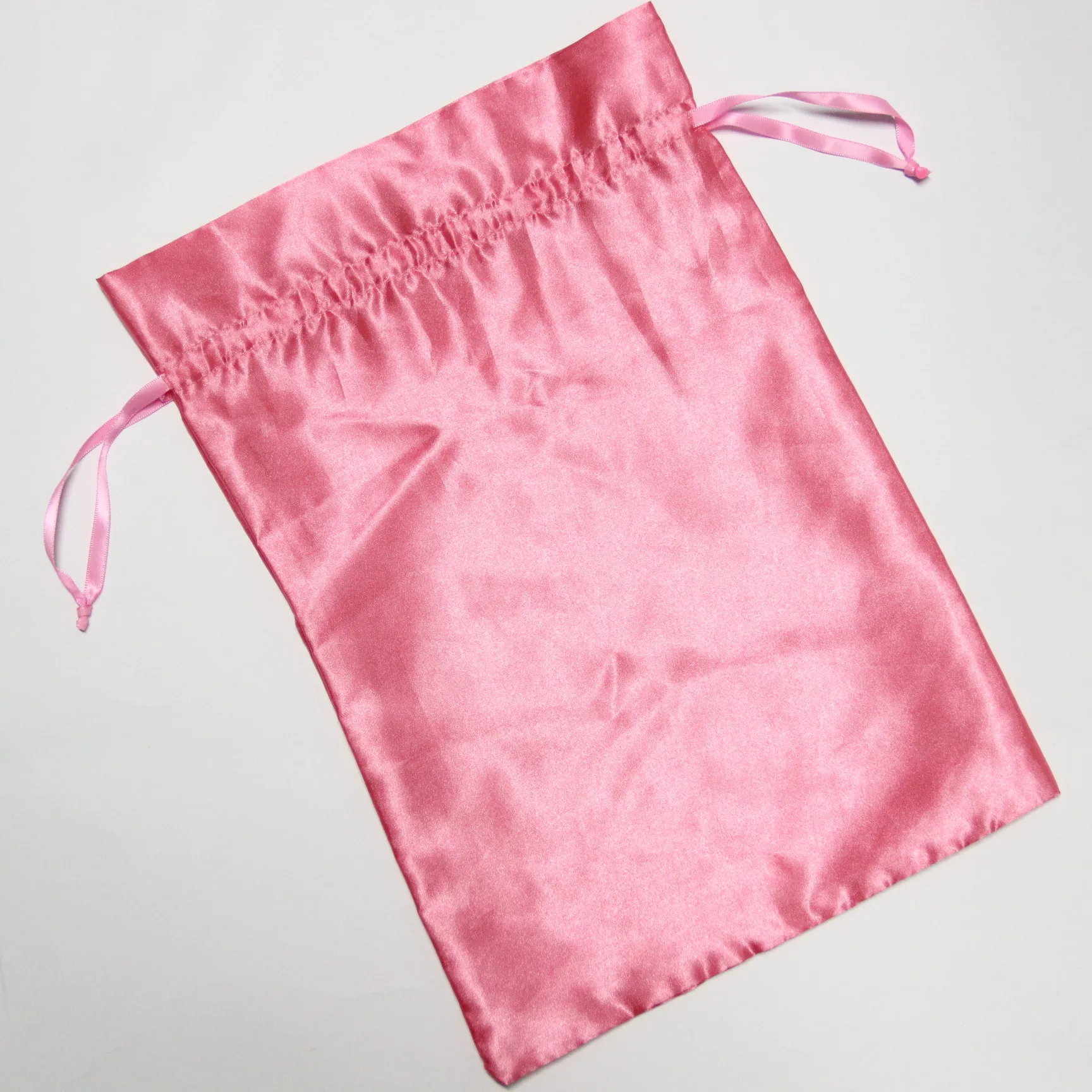 The manufacturer professionally customizes all kinds of satin wig packaging bags, satin cloth bags, wholesale satin silk bunched