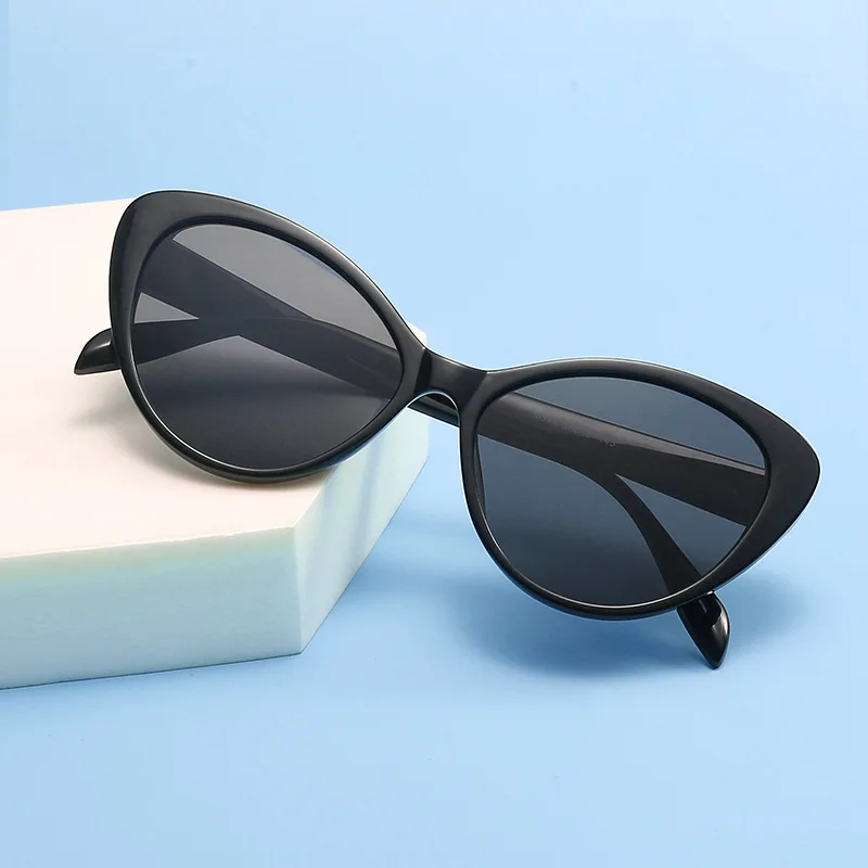 New sunglasses trend ladies cat eye ins personality street shot sunglasses beach glasses