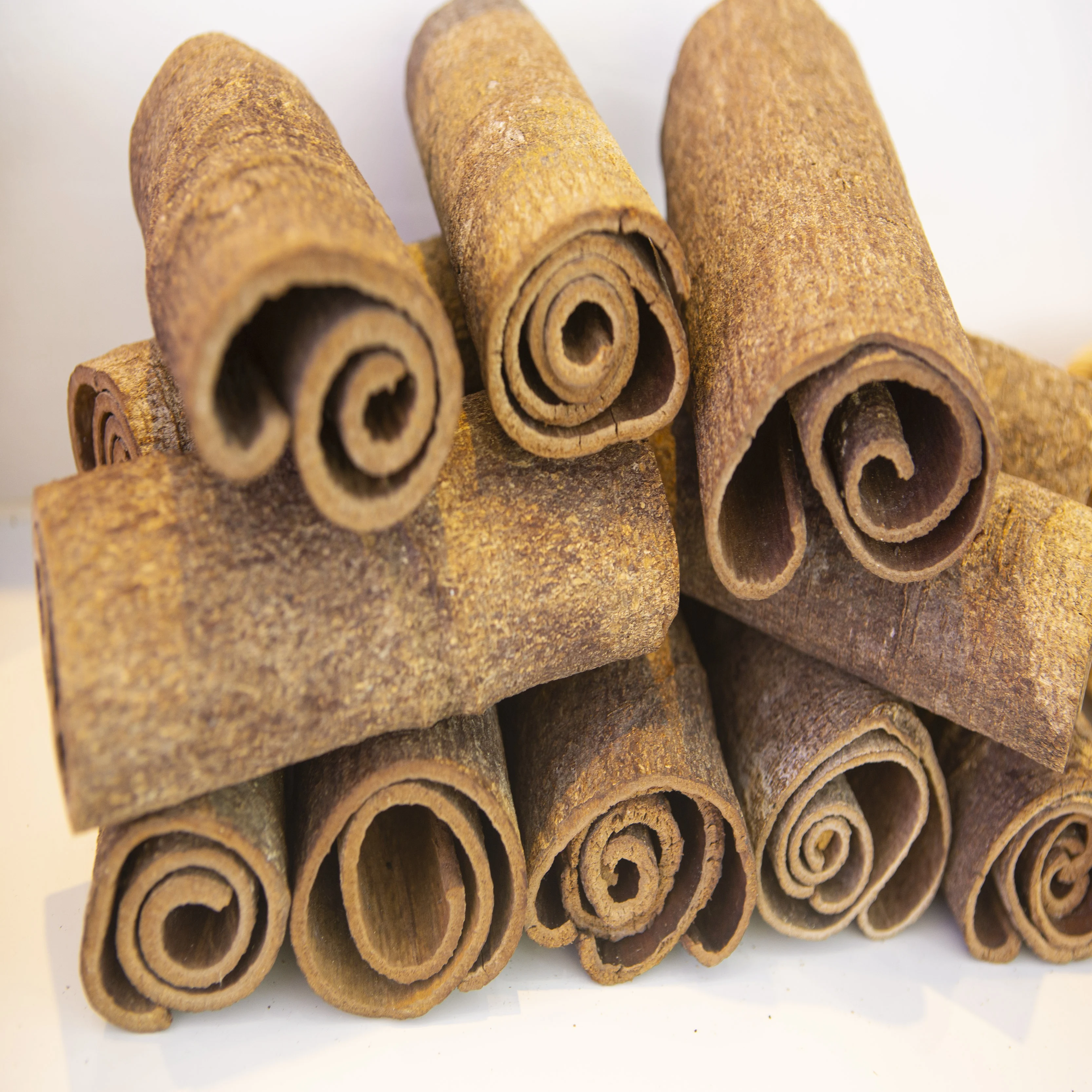 Guangxi WW Organic Dried Cinnamon Sticks Natural Raw Cinnamon Powder China New Crop Reasonably Priced Cassia Cinnamon Sticks